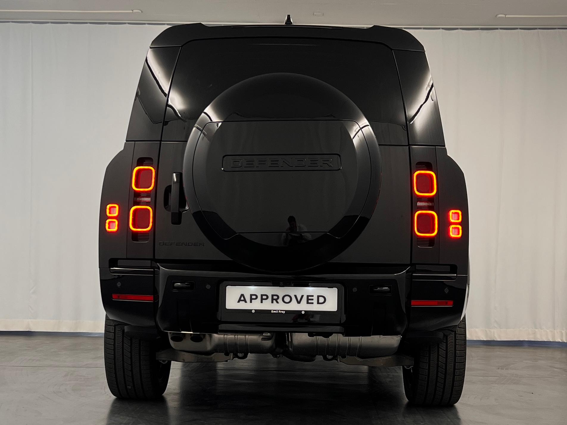 LAND ROVER Defender 130 3.0 D I6 300 X-Dynamic HSE-image-7