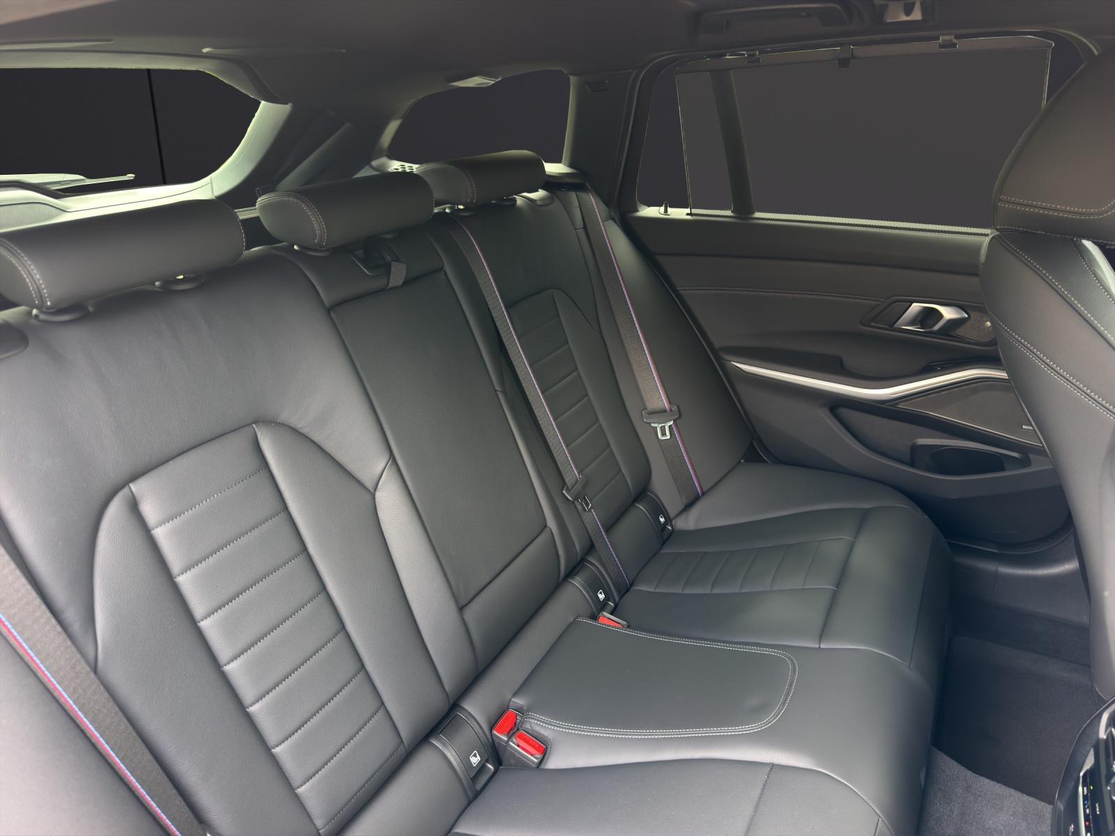 BMW M340i xDrive Touring-image-13