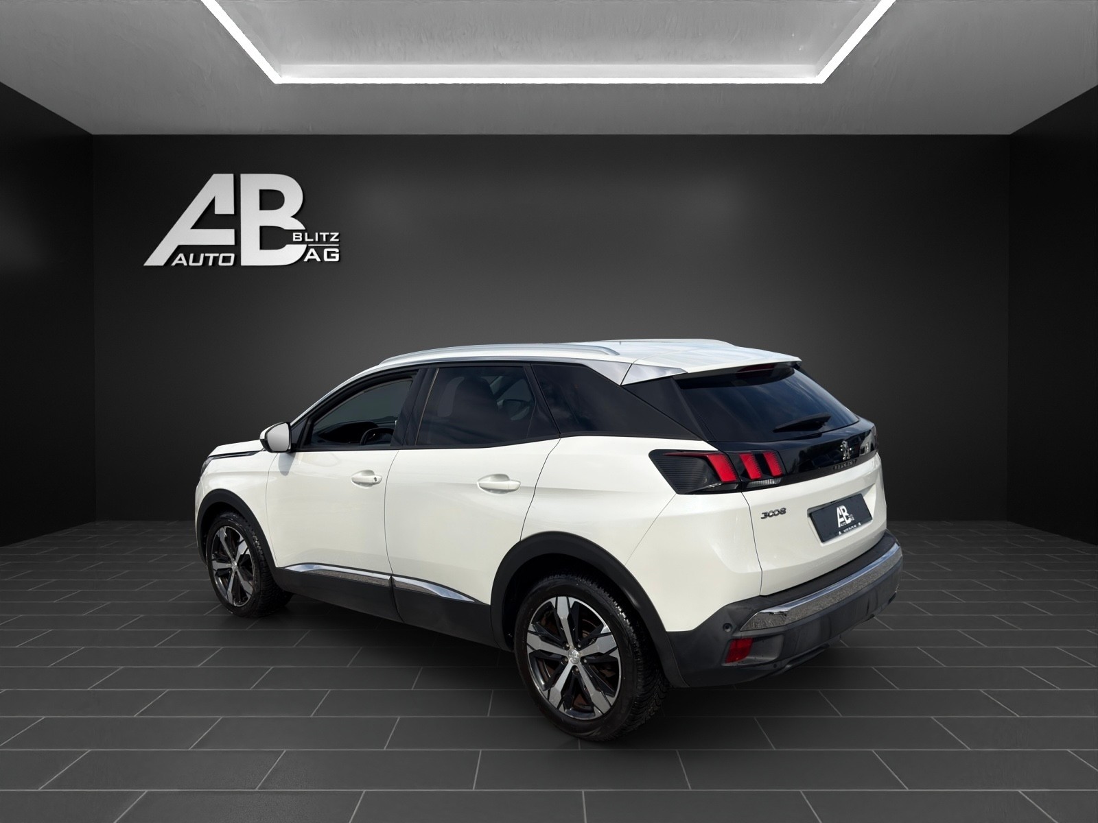 PEUGEOT 3008 1.2 PureTech Allure EAT-image-2