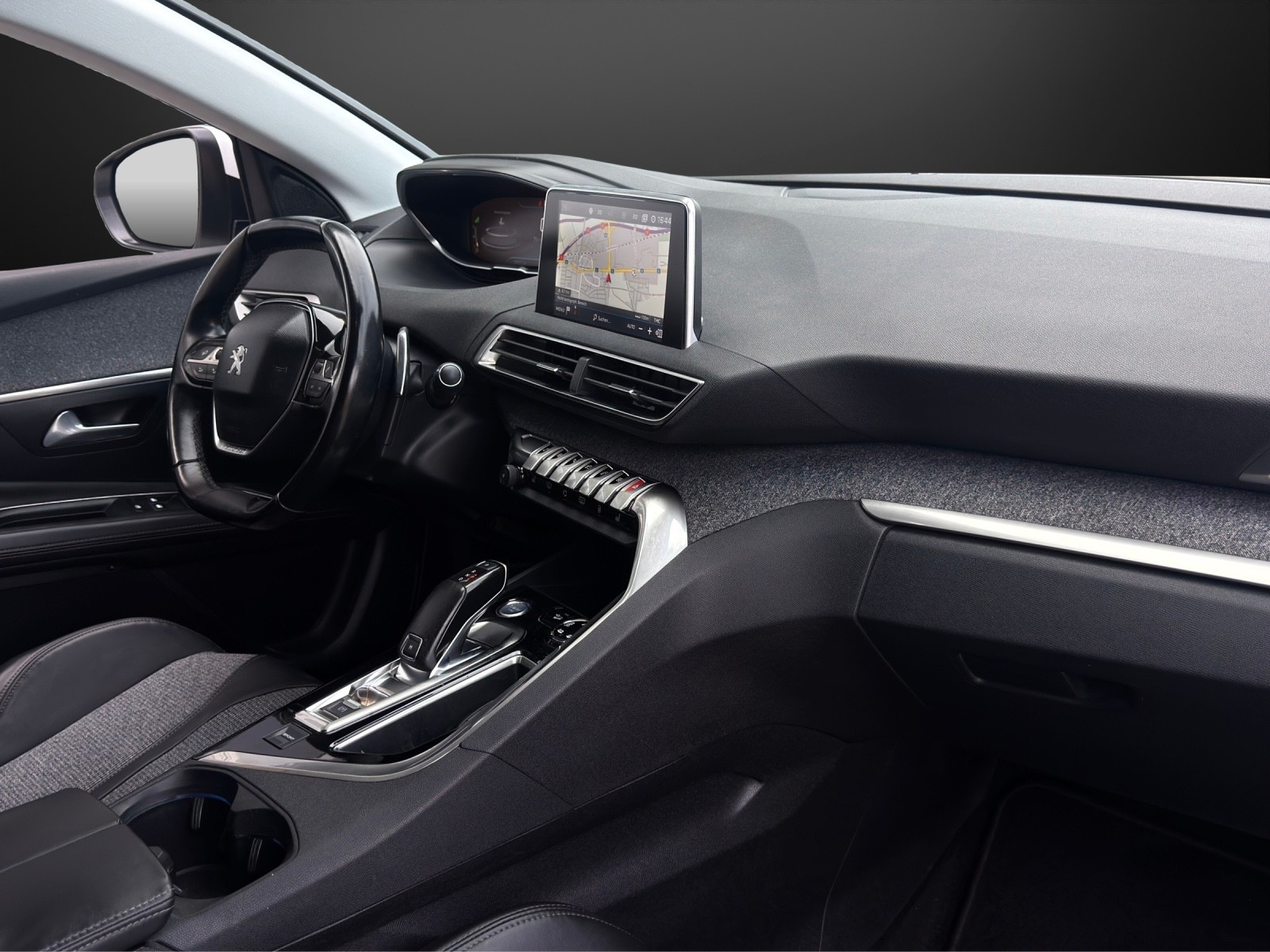 PEUGEOT 3008 1.2 PureTech Allure EAT-image-9