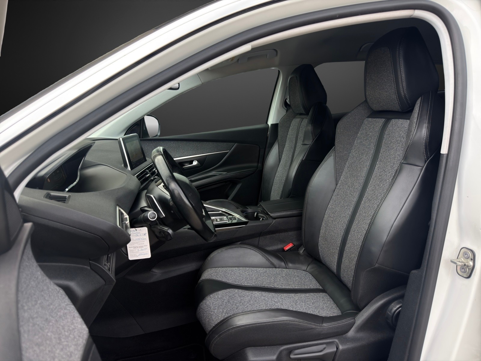 PEUGEOT 3008 1.2 PureTech Allure EAT-image-6