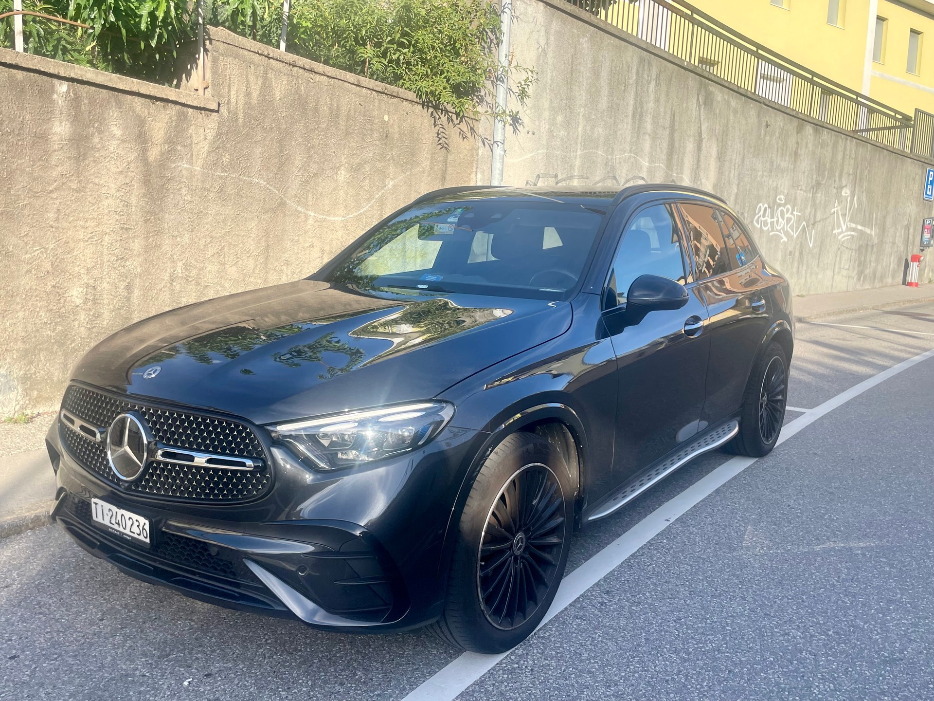 MERCEDES-BENZ GLC 220 d Avantgarde 4matic-image-2