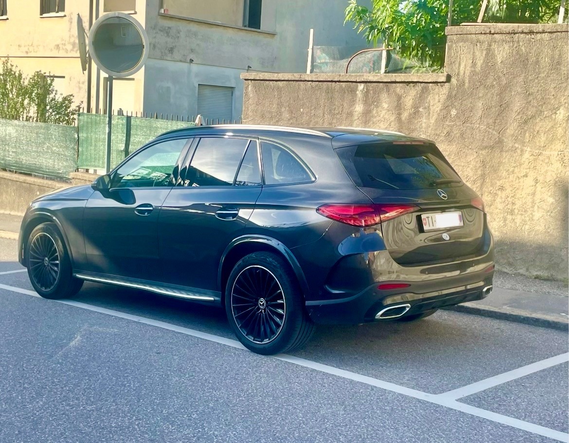 MERCEDES-BENZ GLC 220 d Avantgarde 4matic-image-4