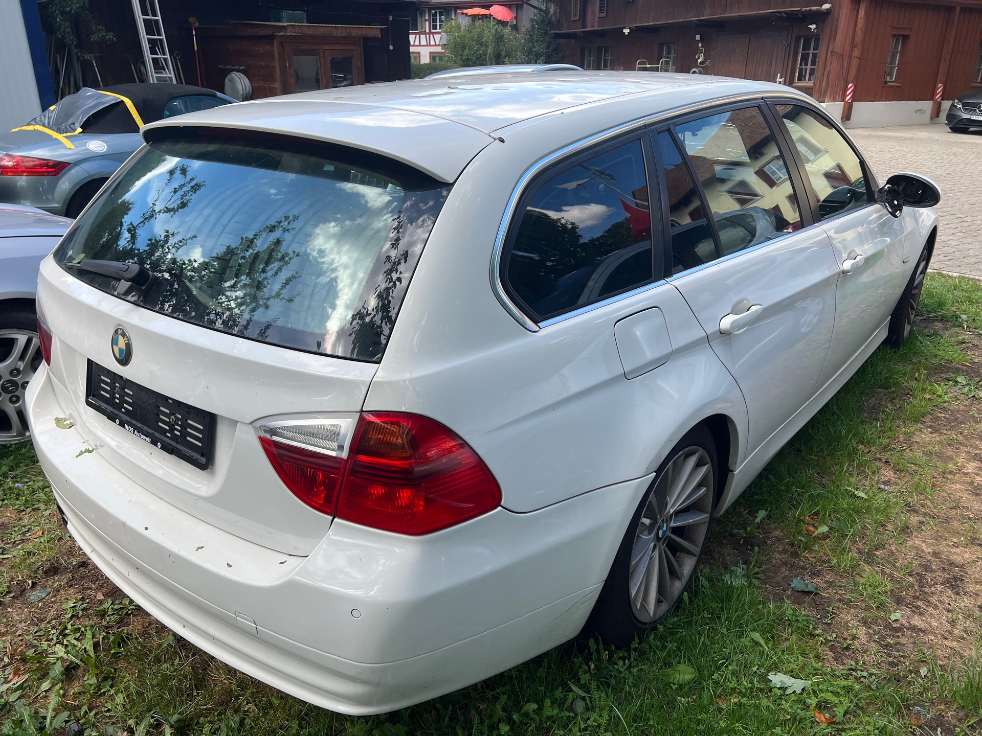 BMW 330xd Touring-image-2