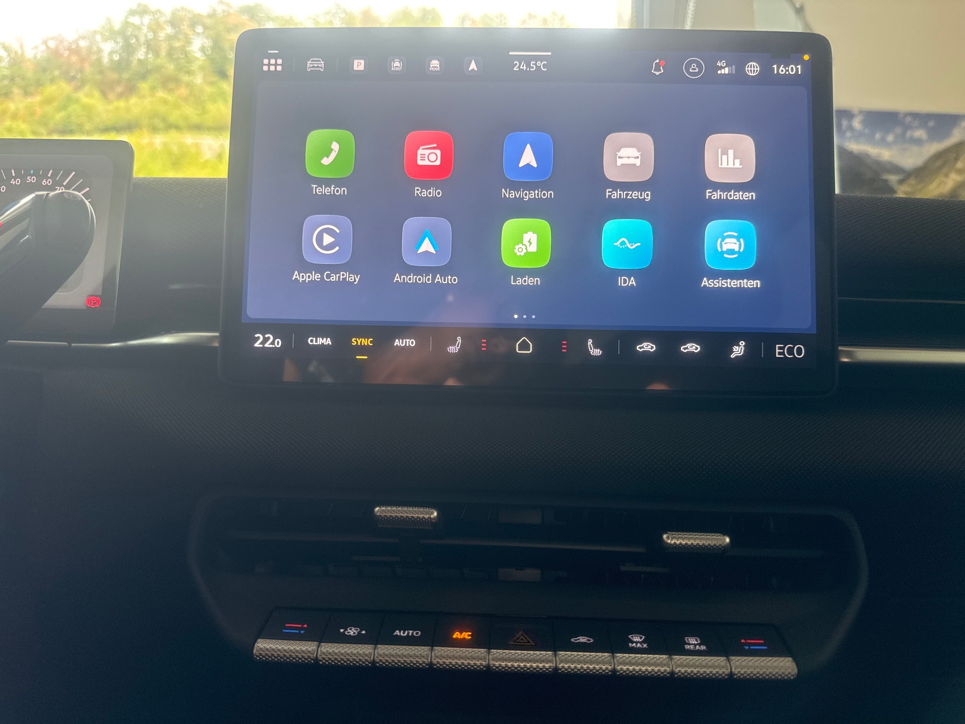 VW ID.Polo 210PS 52kWh Life Edition One-image-11