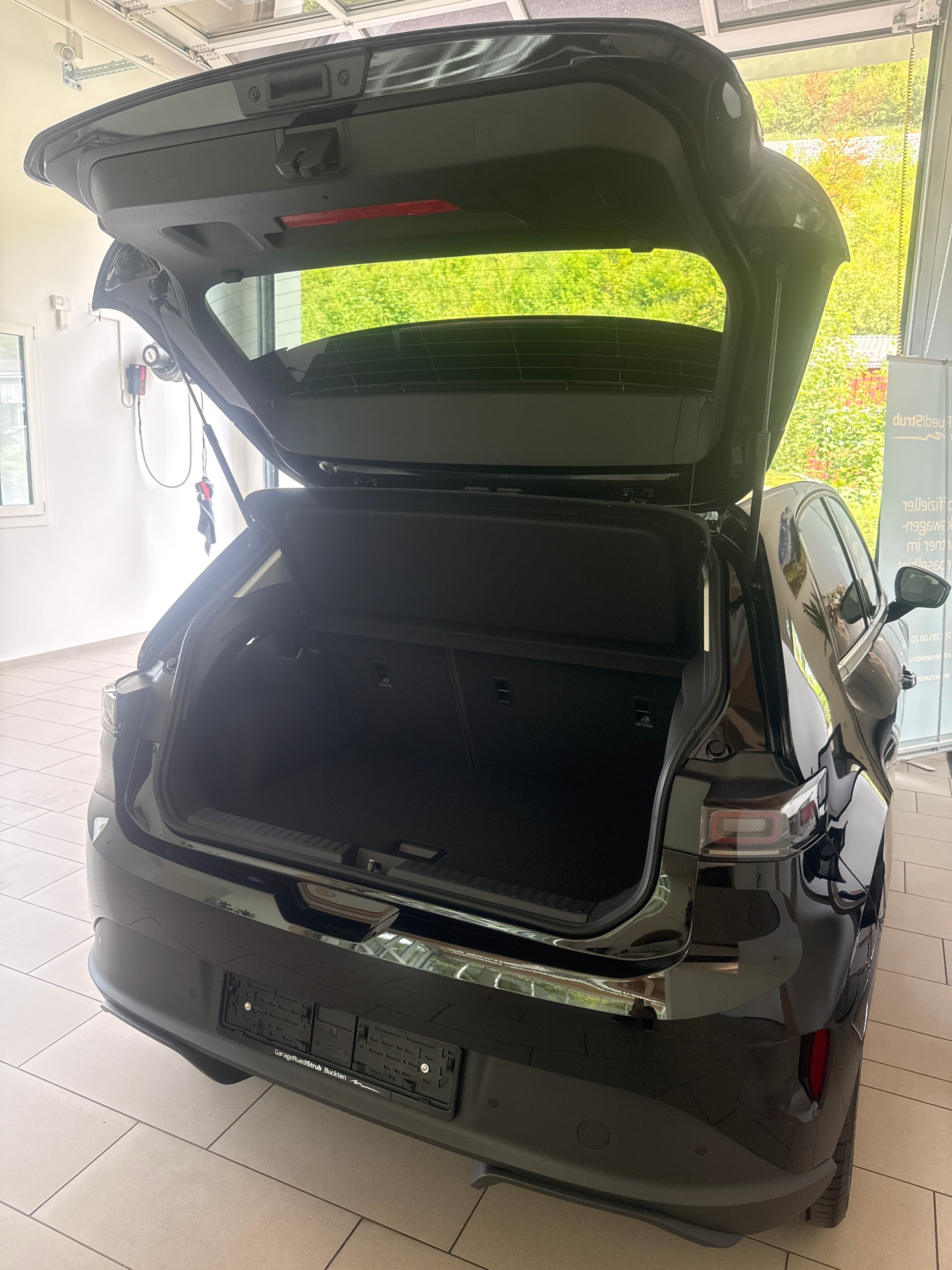 VW ID.Polo 210PS 52kWh Life Edition One-image-6