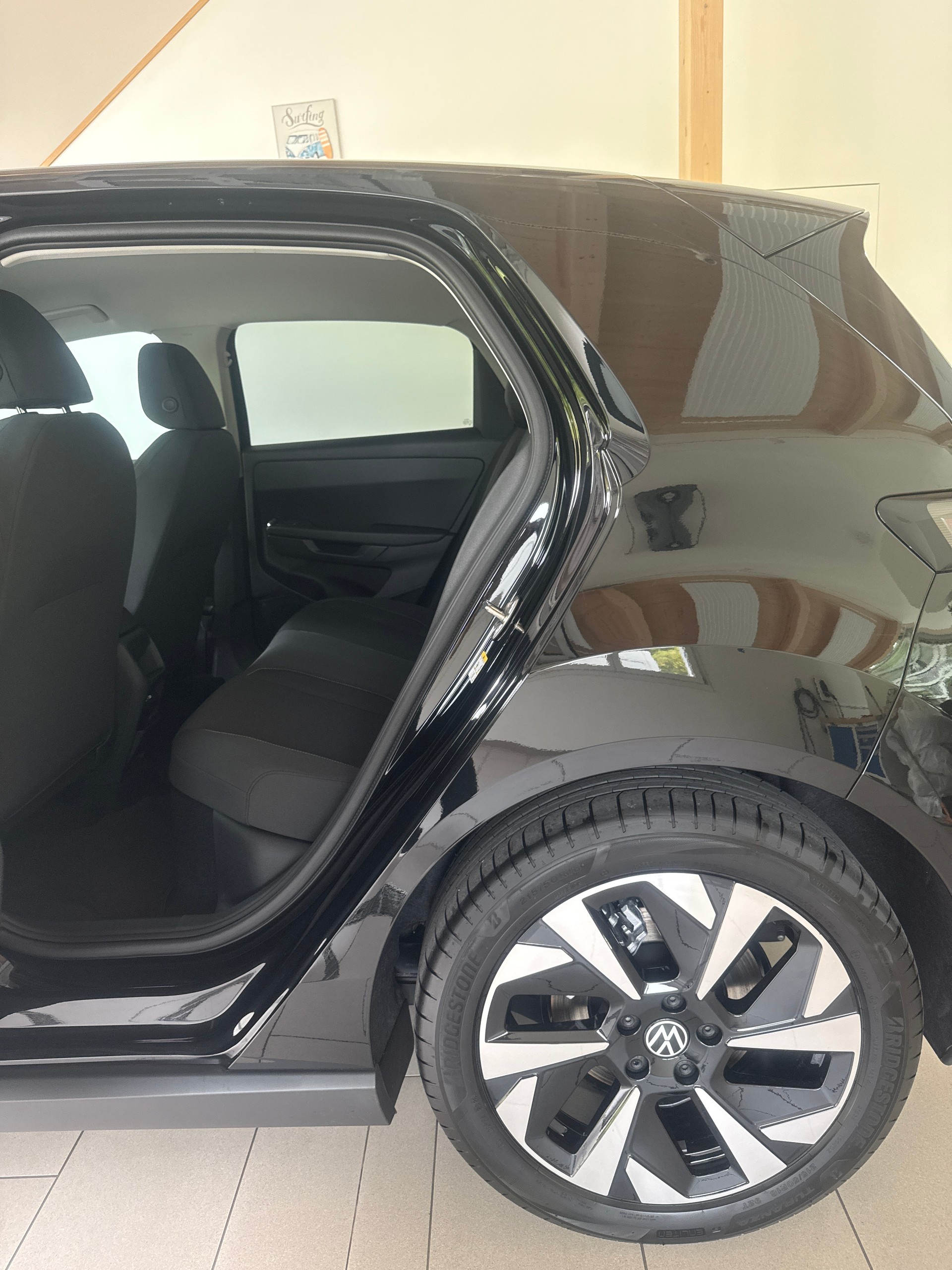 VW ID.Polo 210PS 52kWh Life Edition One-image-4