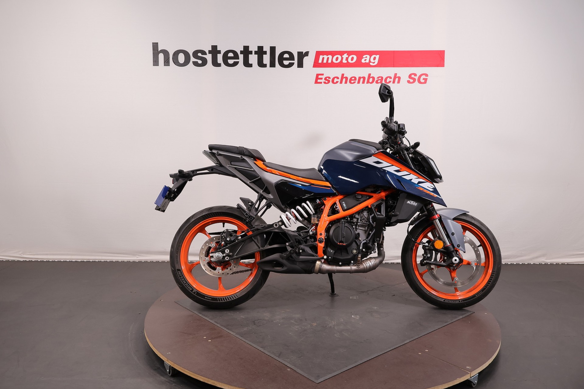KTM 390 Duke-showroom-element-1