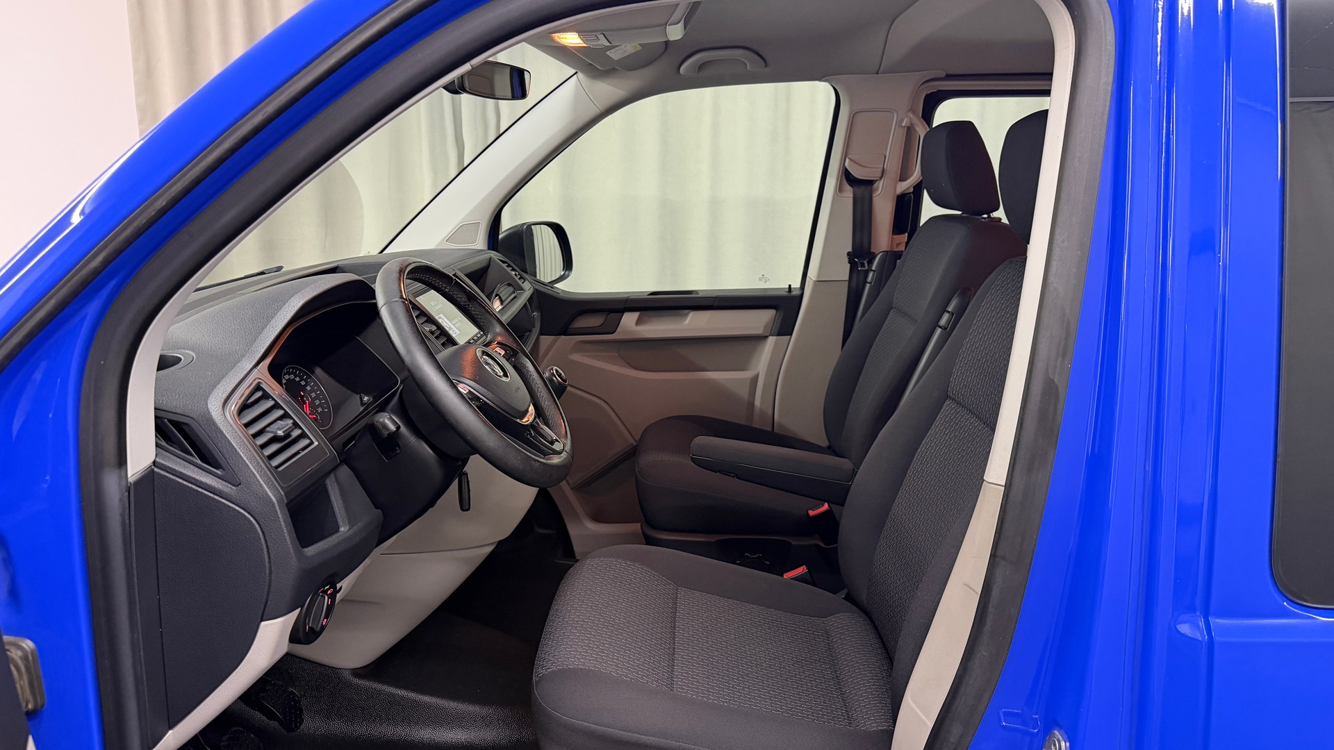VW T6 Caravelle 2.0 TDI Trendline Liberty 4Motion-image-6