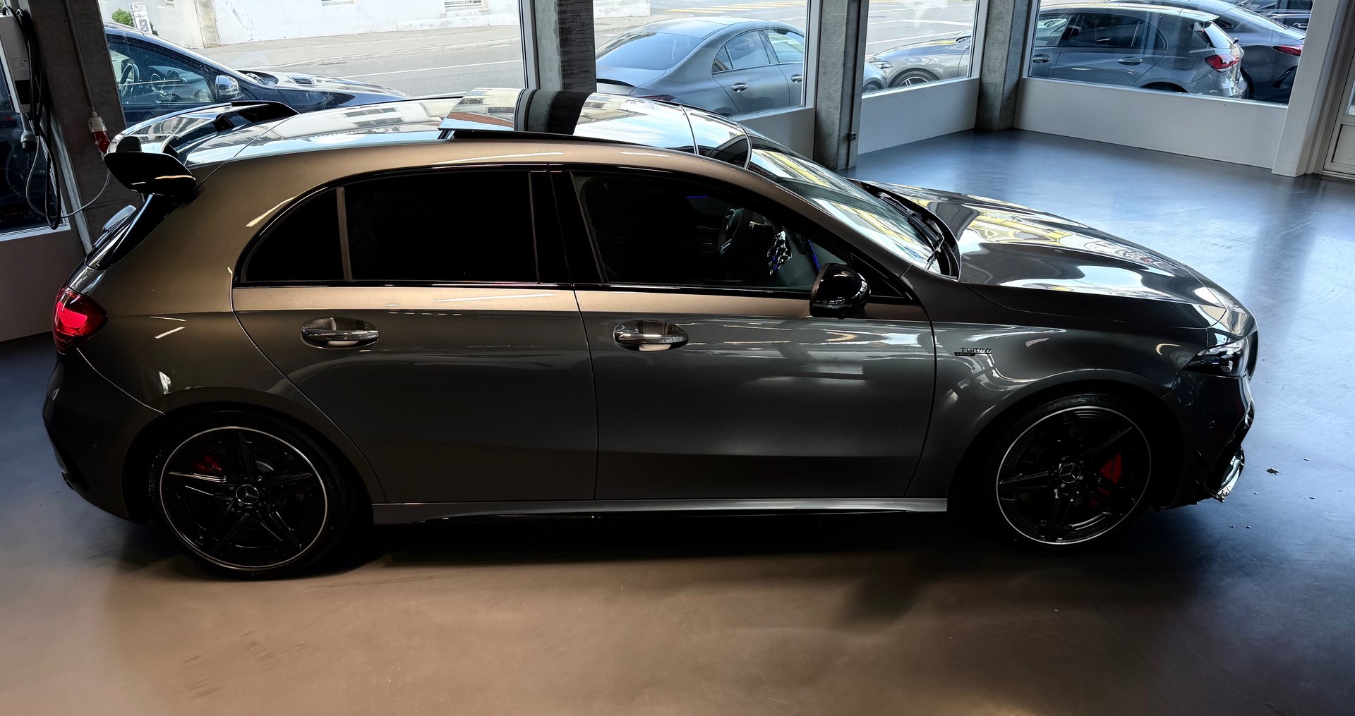 MERCEDES-BENZ A AMG 45 S 4Matic+ 8G-DCT-showroom-element-3
