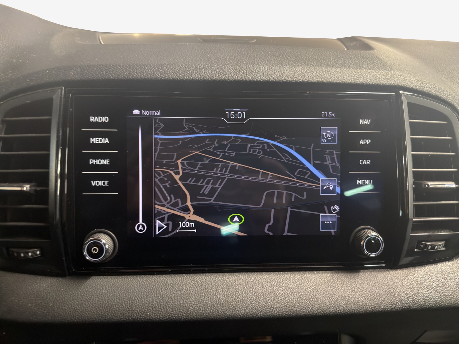 SKODA Karoq 1.5 TSI SportLine DSG-image-14