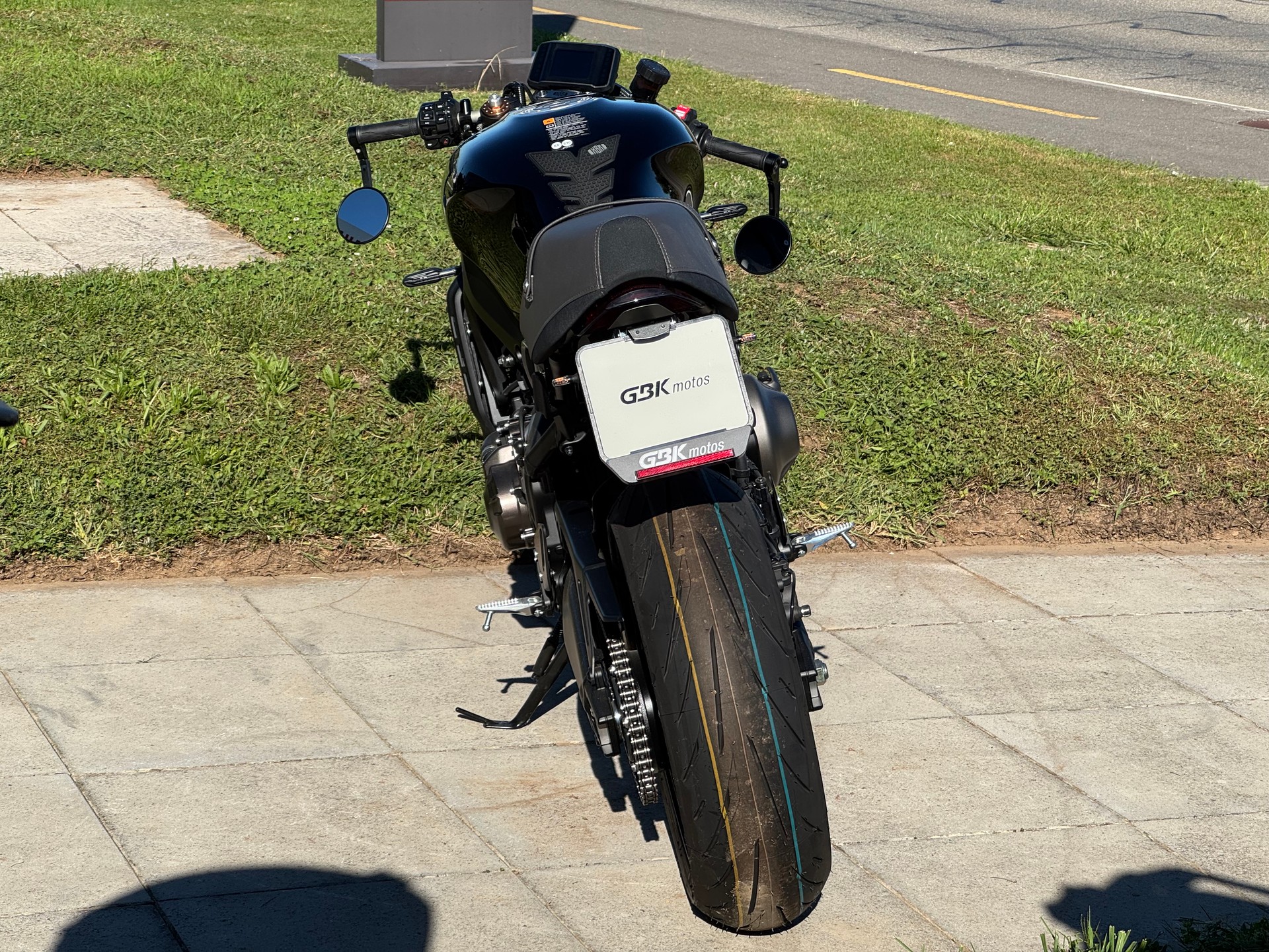 YAMAHA XSR 900-showroom-element-2