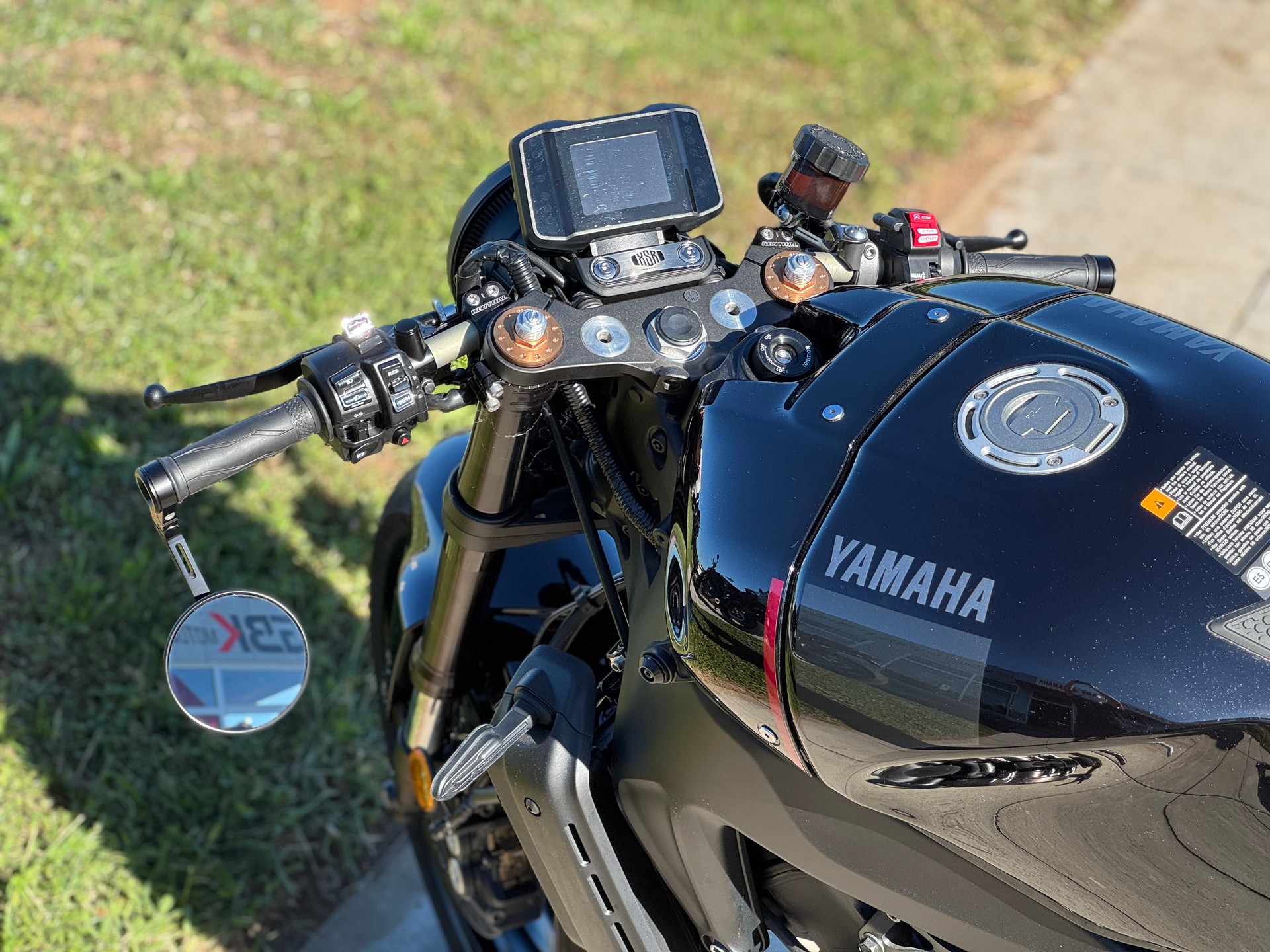 YAMAHA XSR 900-image-8