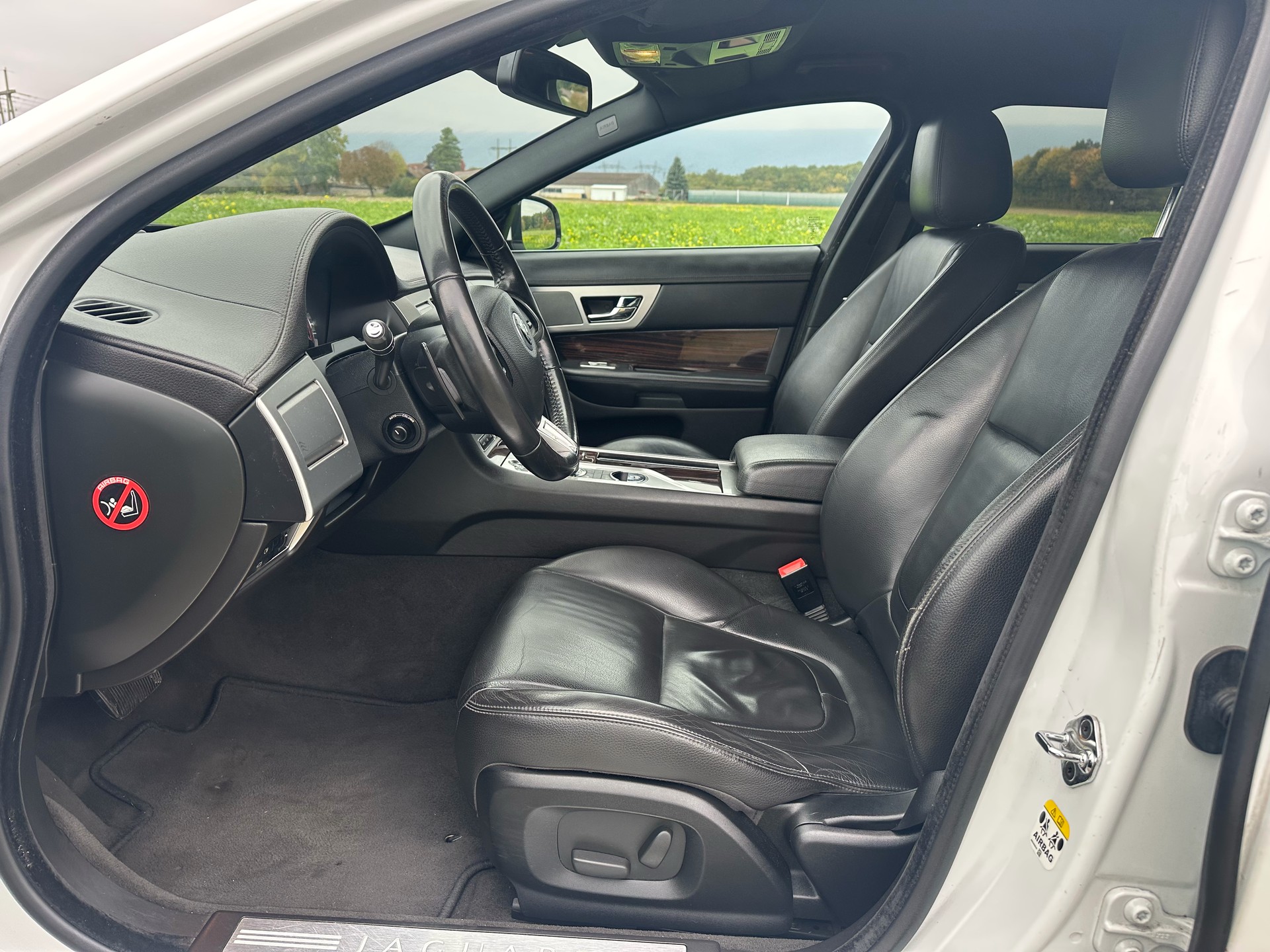 JAGUAR XF Sportbrake 3.0d V6 Luxury-image-13