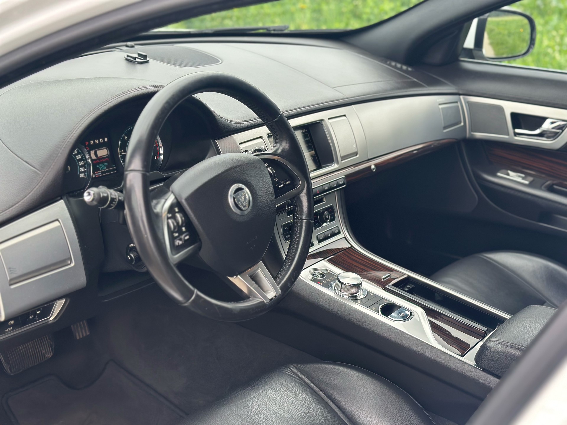 JAGUAR XF Sportbrake 3.0d V6 Luxury-image-12