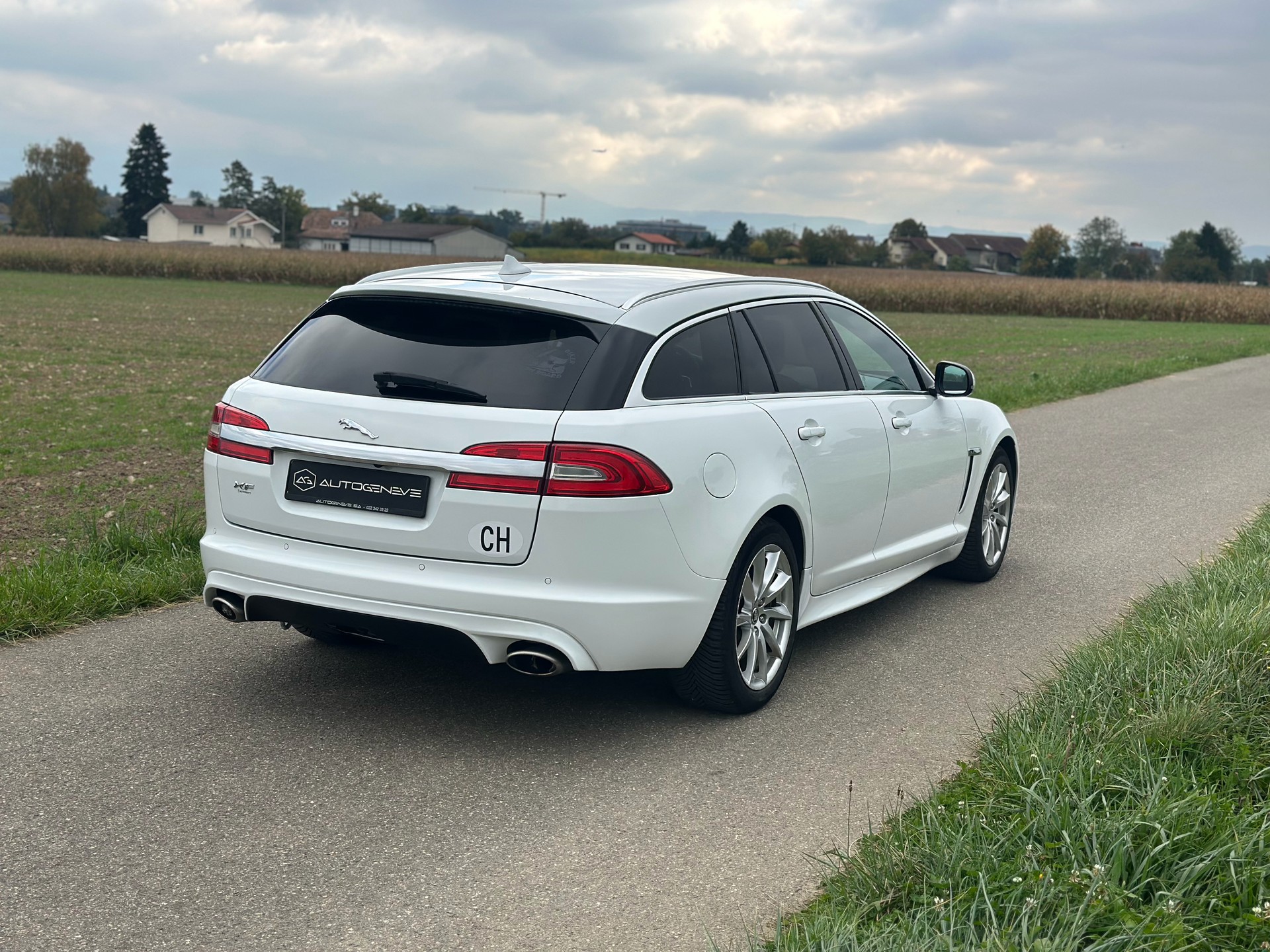 JAGUAR XF Sportbrake 3.0d V6 Luxury-image-10