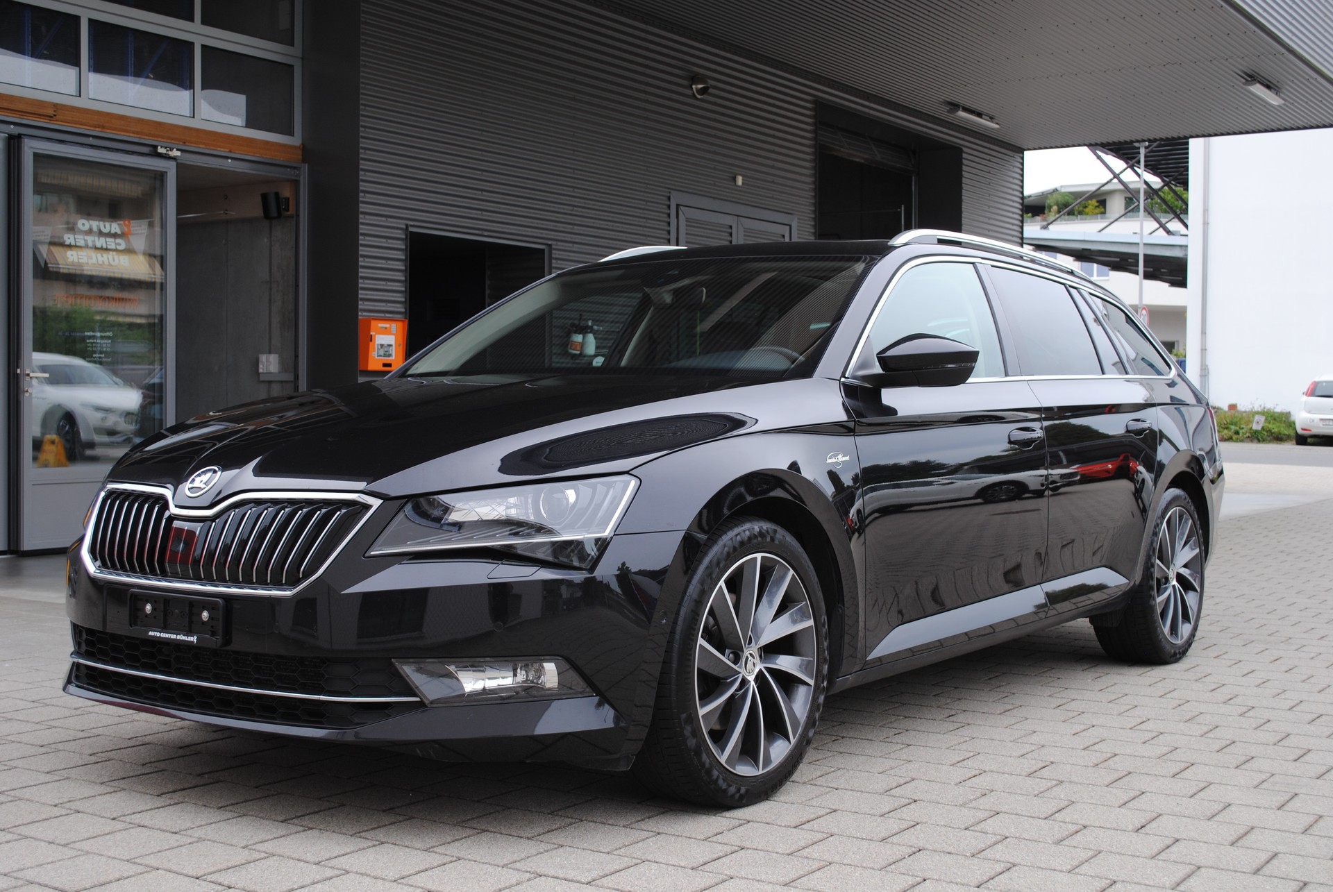 SKODA Superb Combi 2.0 TDi L&K 4x4 DSG-image-2