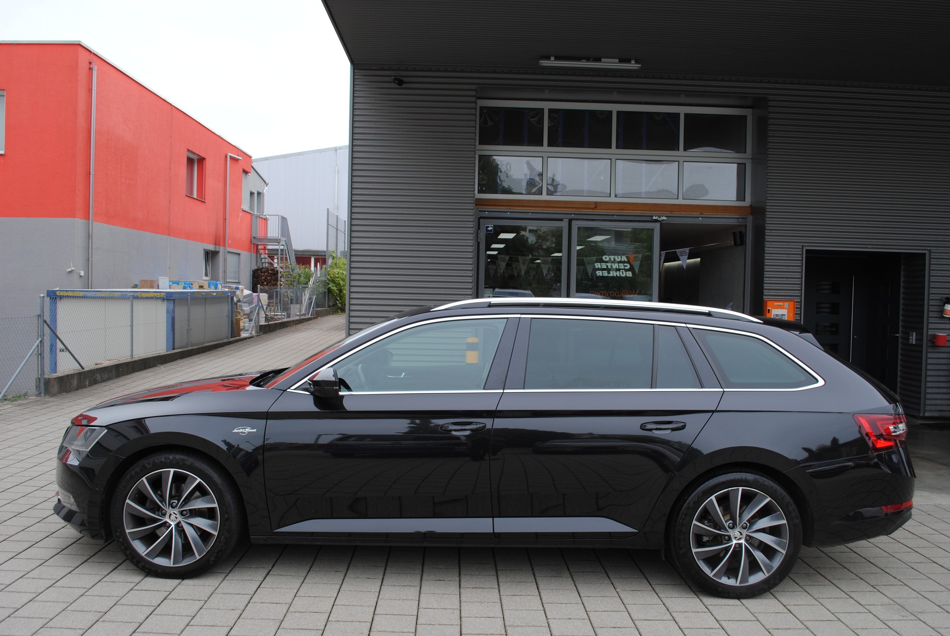 SKODA Superb Combi 2.0 TDi L&K 4x4 DSG-image-4