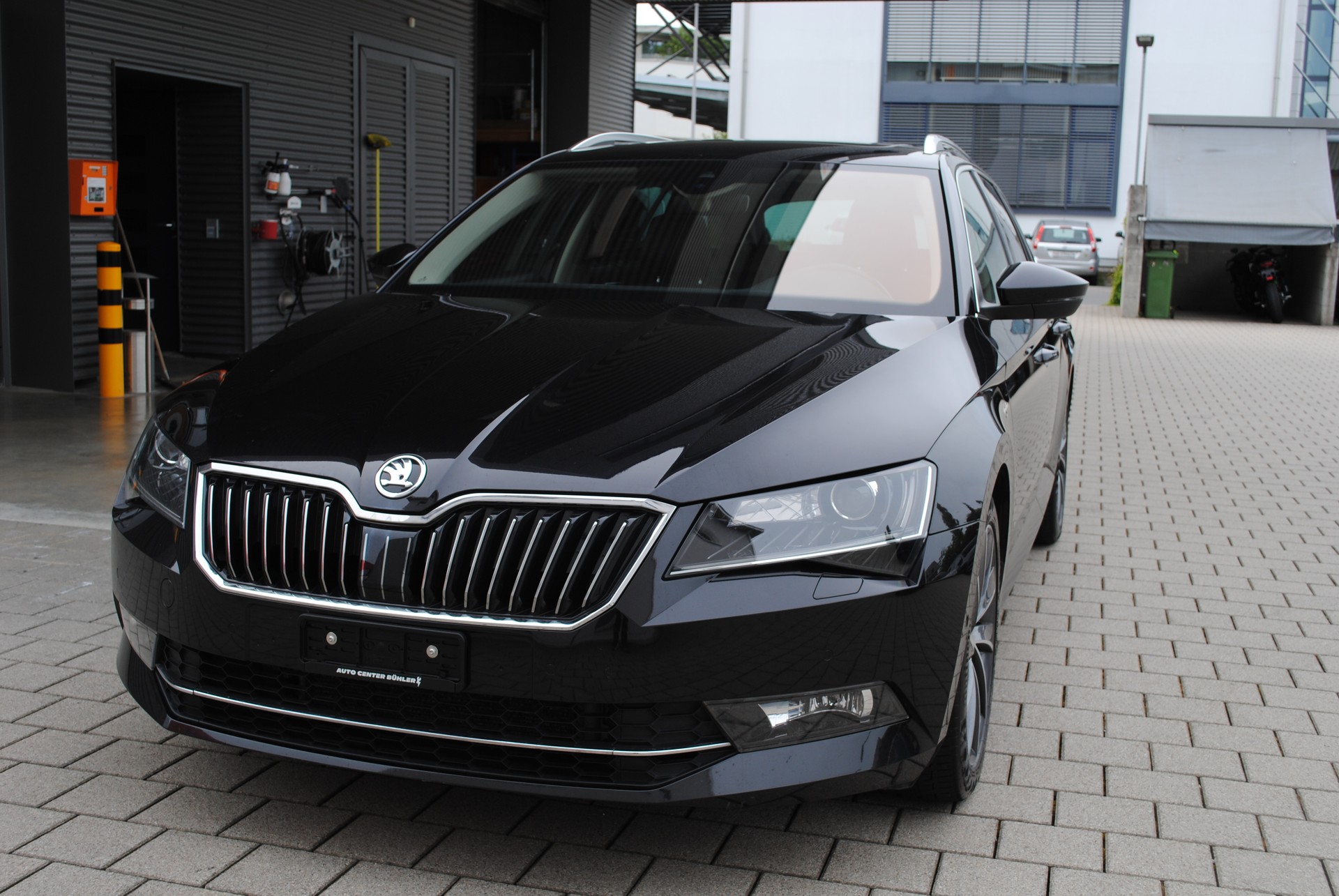 SKODA Superb Combi 2.0 TDi L&K 4x4 DSG-image-1