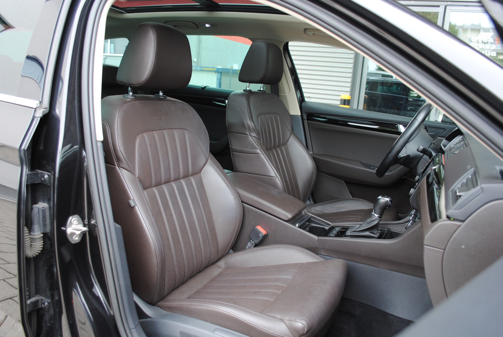 SKODA Superb Combi 2.0 TDi L&K 4x4 DSG-image-12