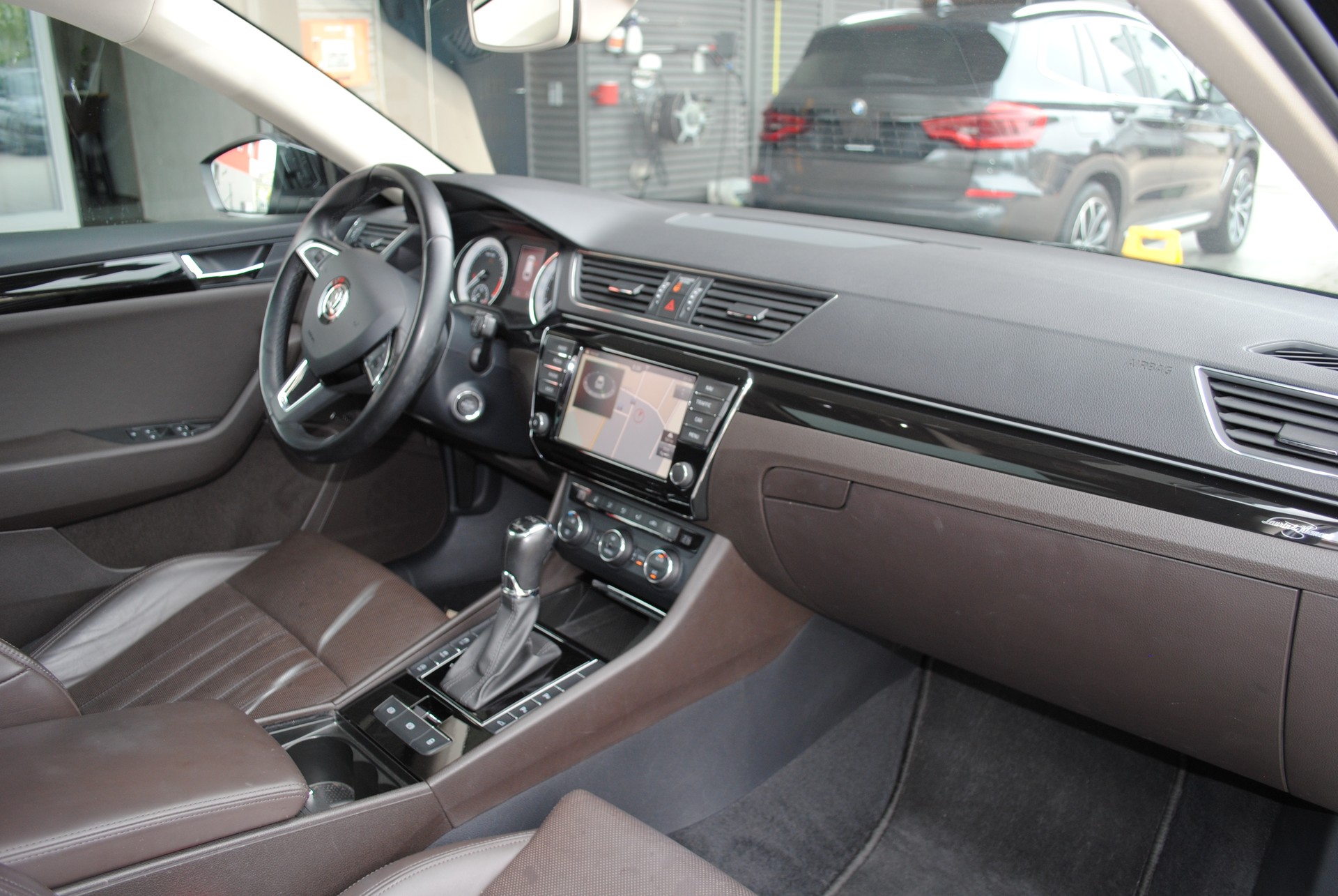 SKODA Superb Combi 2.0 TDi L&K 4x4 DSG-image-11