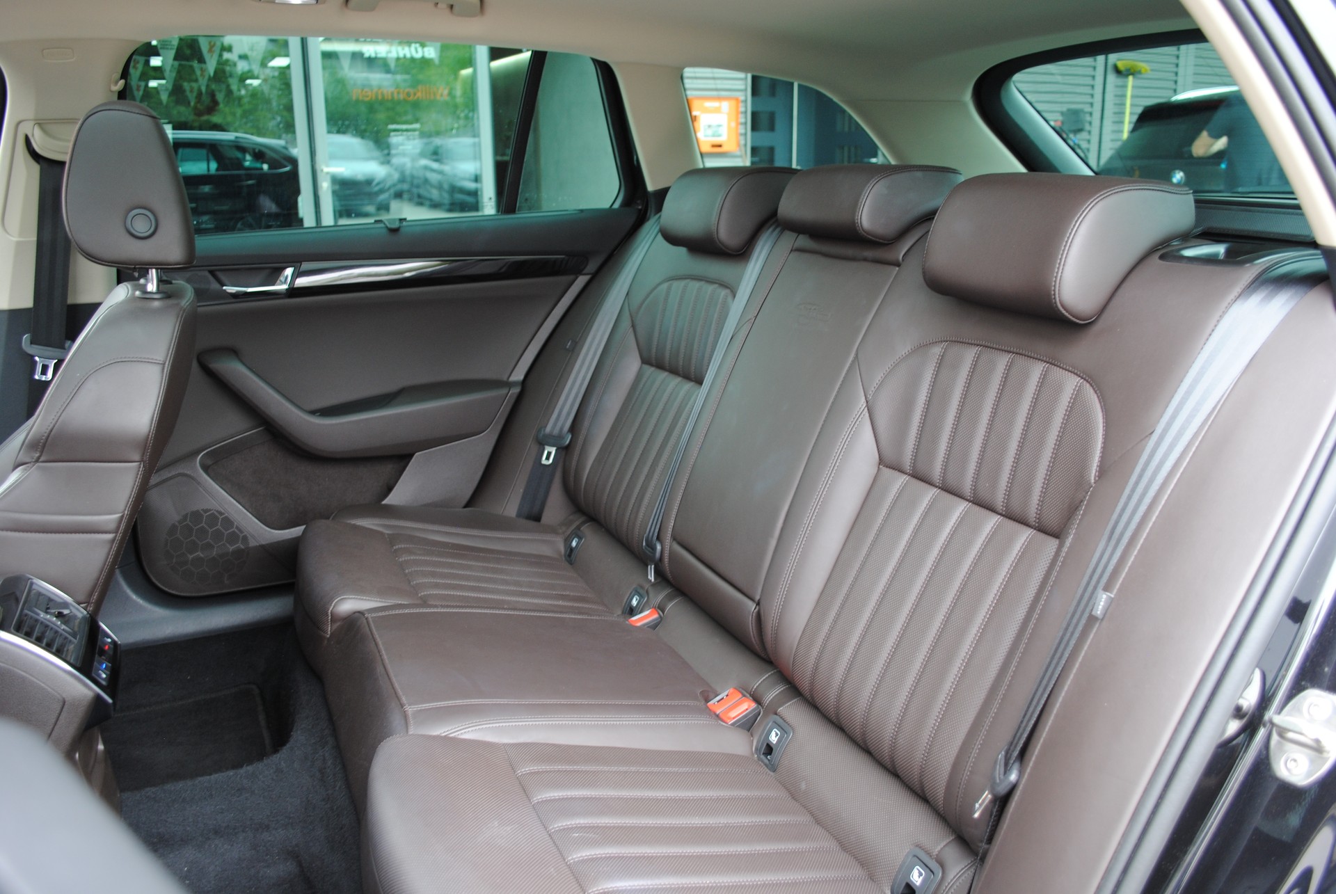 SKODA Superb Combi 2.0 TDi L&K 4x4 DSG-image-13