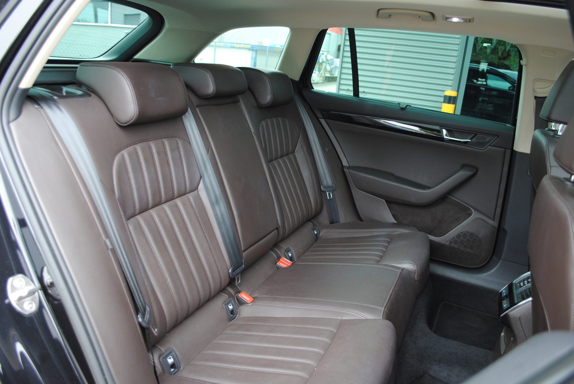 SKODA Superb Combi 2.0 TDi L&K 4x4 DSG-image-17