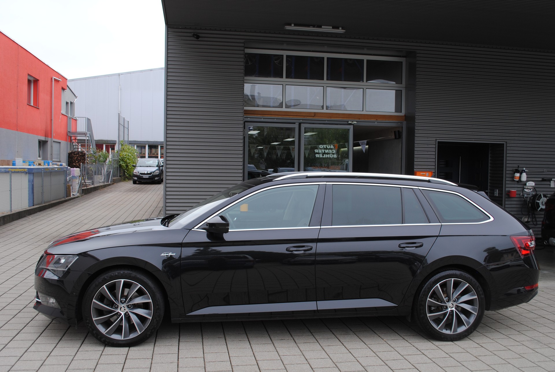 SKODA Superb Combi 2.0 TDi L&K 4x4 DSG-image-3
