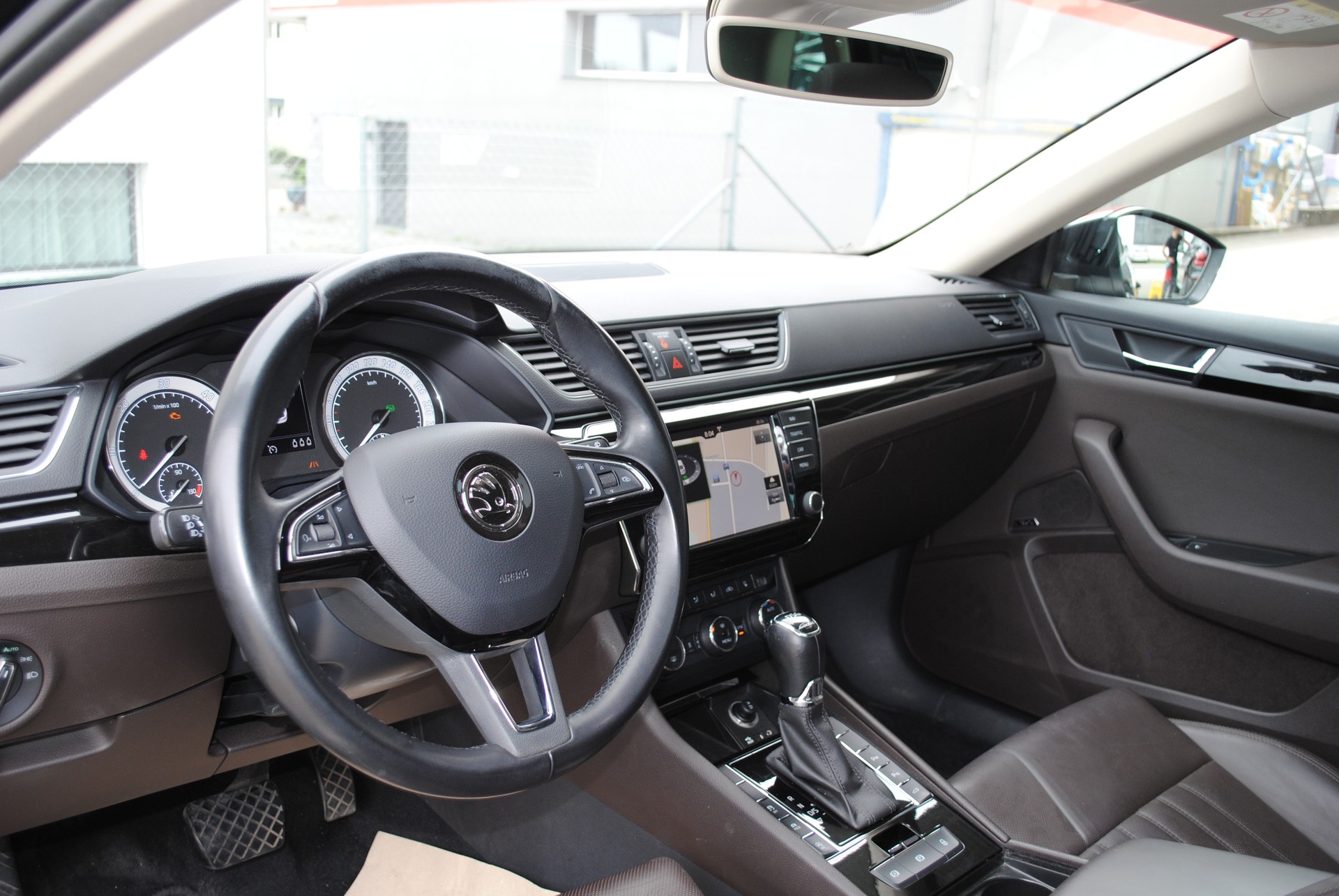 SKODA Superb Combi 2.0 TDi L&K 4x4 DSG-image-9