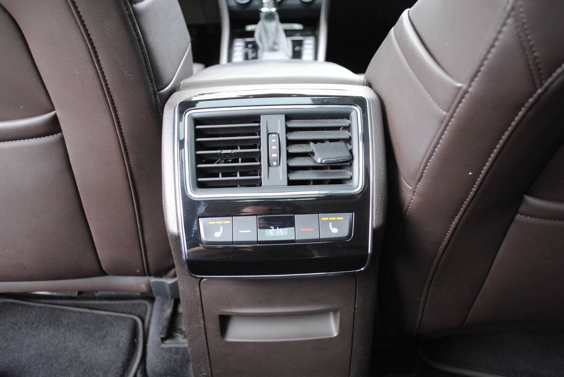 SKODA Superb Combi 2.0 TDi L&K 4x4 DSG-image-16
