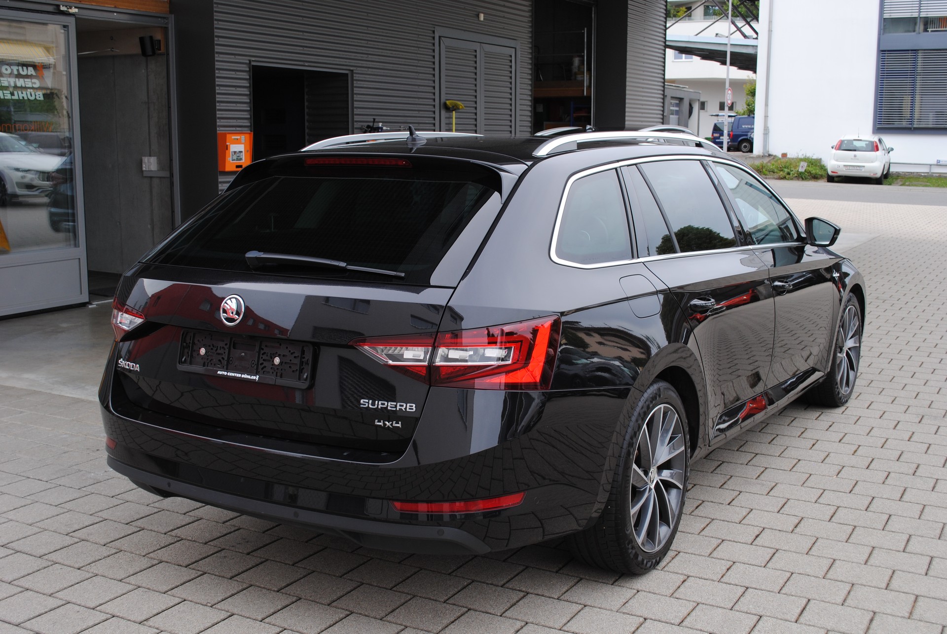 SKODA Superb Combi 2.0 TDi L&K 4x4 DSG-image-5