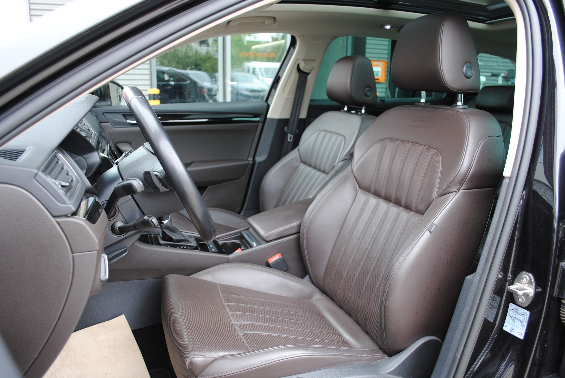 SKODA Superb Combi 2.0 TDi L&K 4x4 DSG-image-8