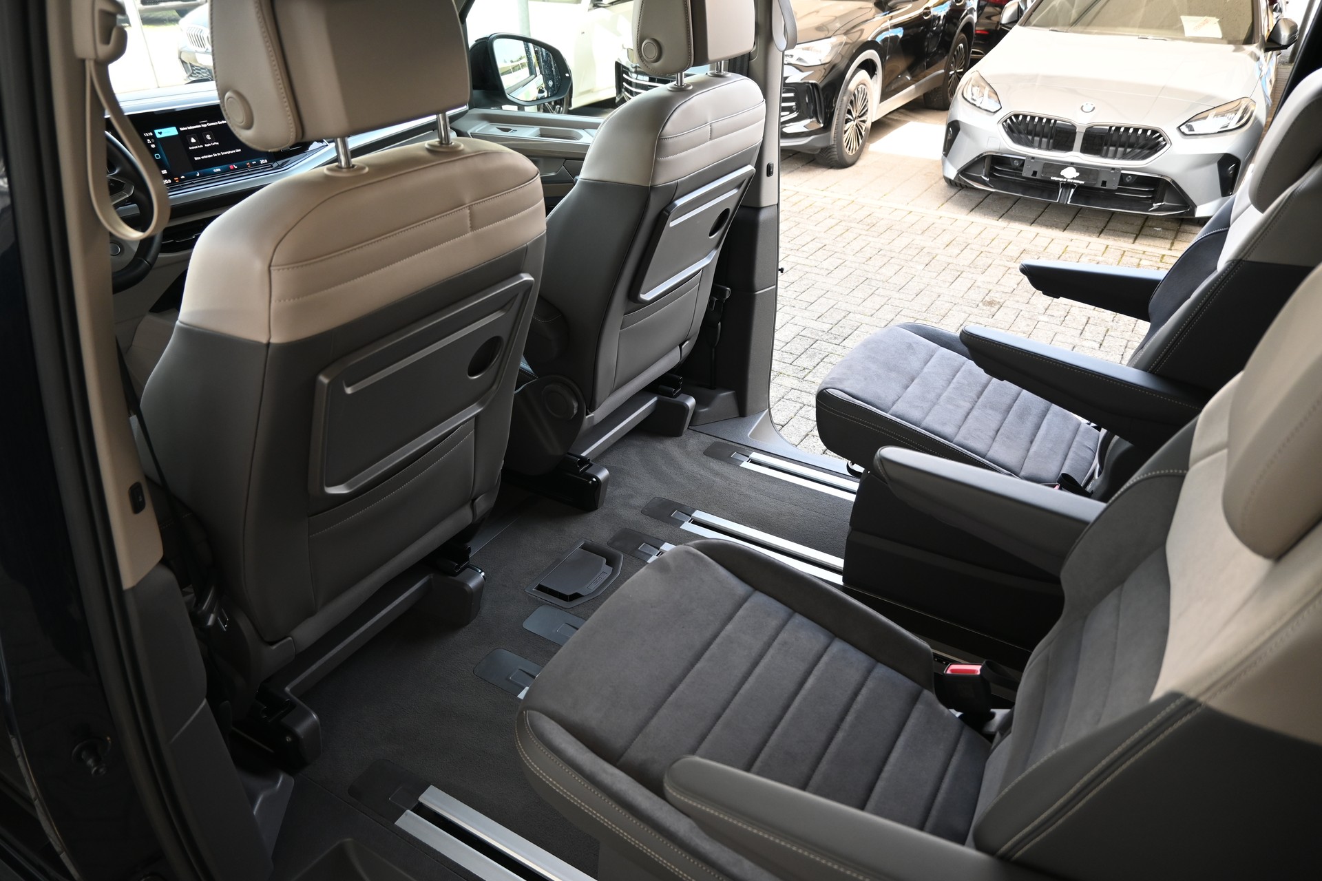 VW Multivan 2.0 TDI Style Edition DSG Lang 7-Plätzer + Standheizung+ AHK 2000kg-image-13