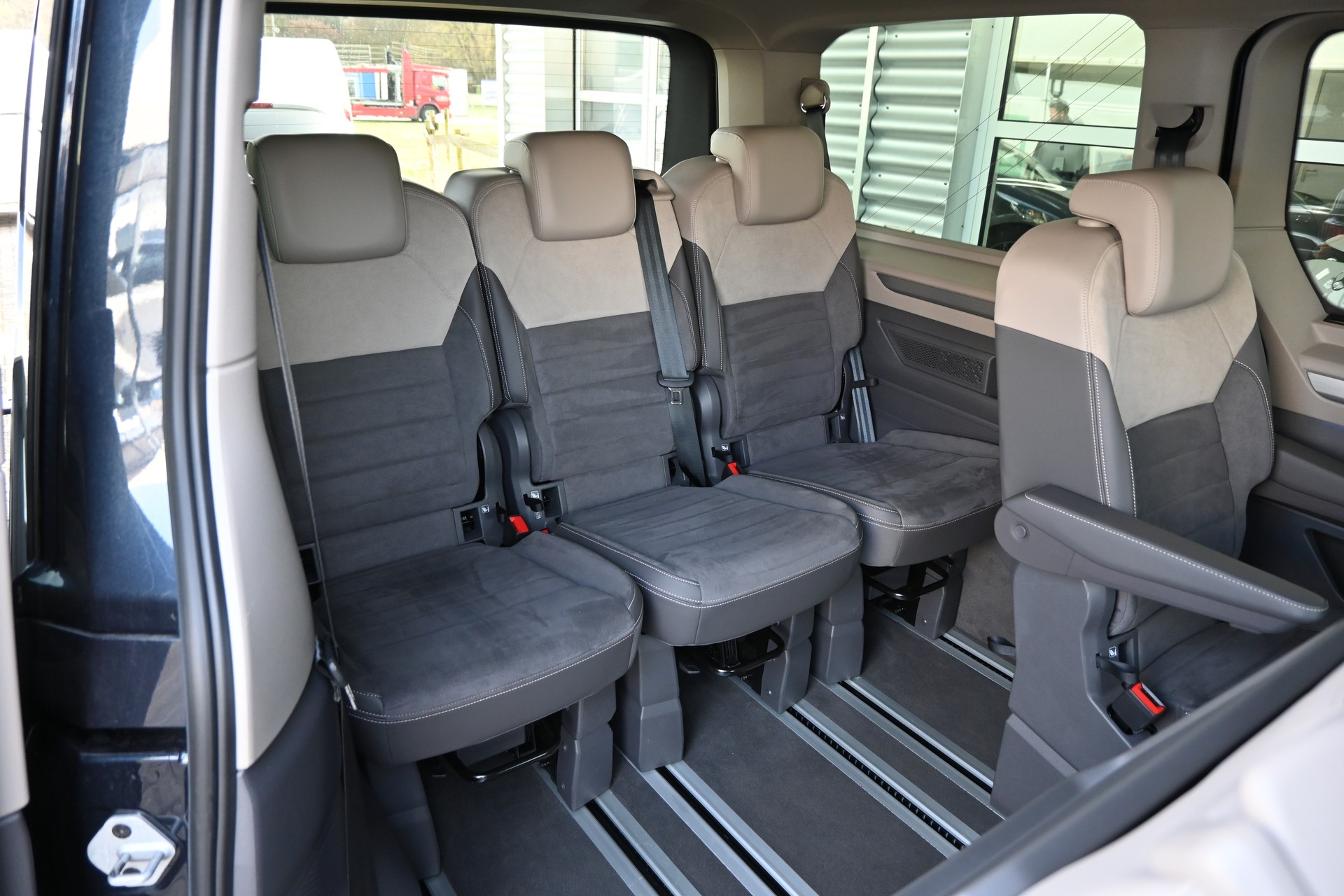 VW Multivan 2.0 TDI Style Edition DSG Lang 7-Plätzer + Standheizung+ AHK 2000kg-image-14