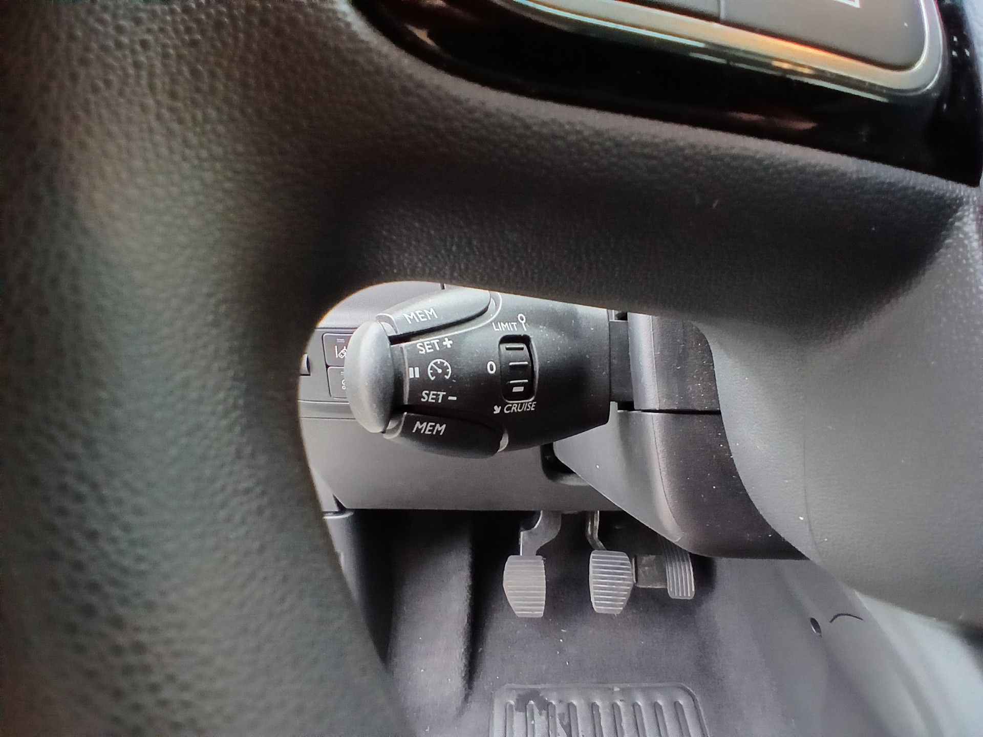 CITROEN C3 1.2i PureTech Feel-image-11