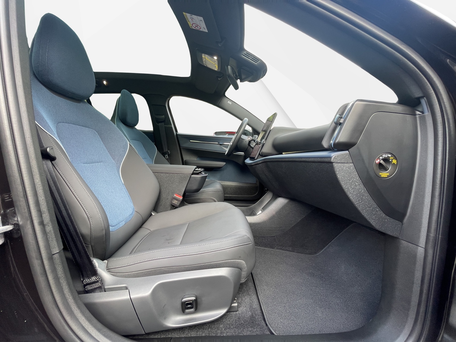 VOLVO EX 30 E60 Twin Ultra Performance AWD-image-16