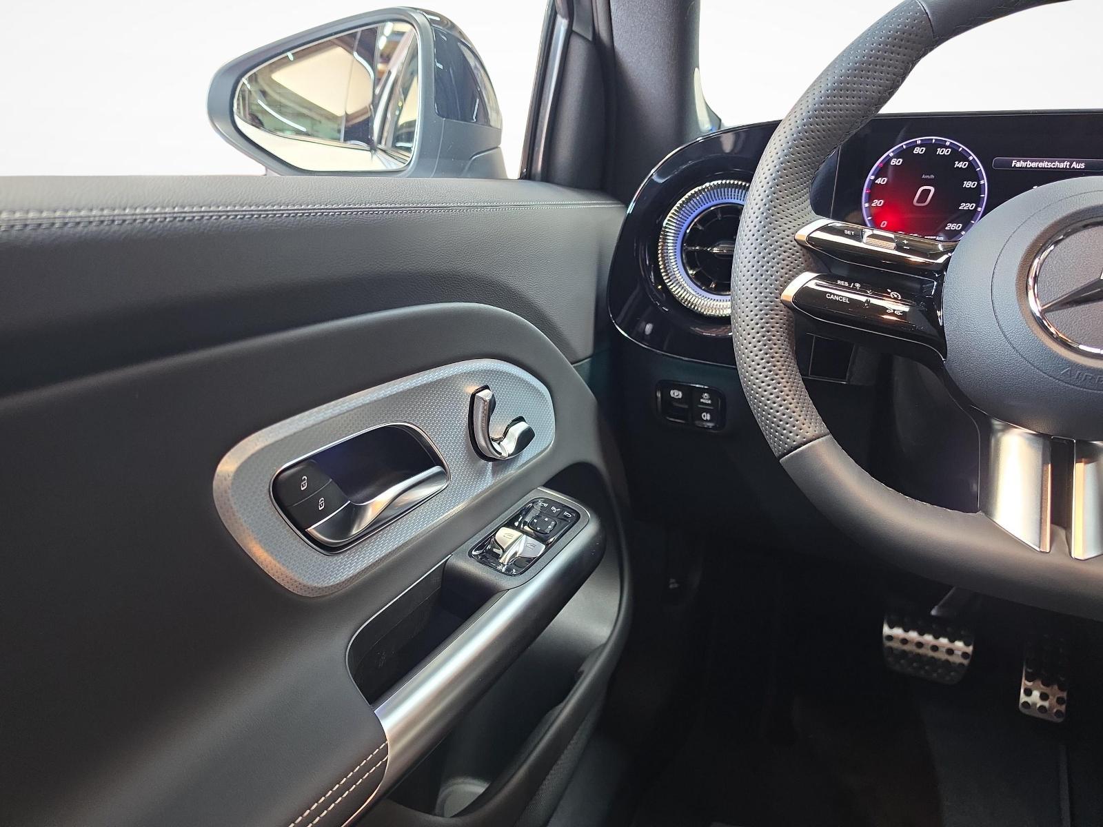 MERCEDES-BENZ GLB 220 4MATIC AMG Line-image-9