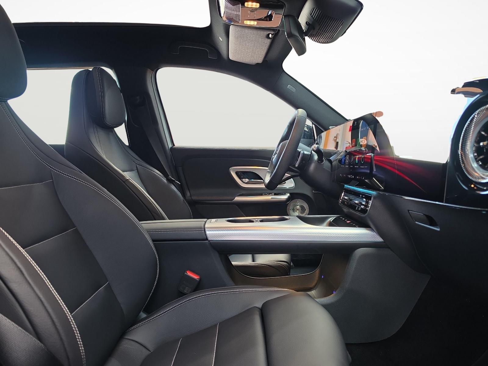 MERCEDES-BENZ GLB 220 4MATIC AMG Line-image-10