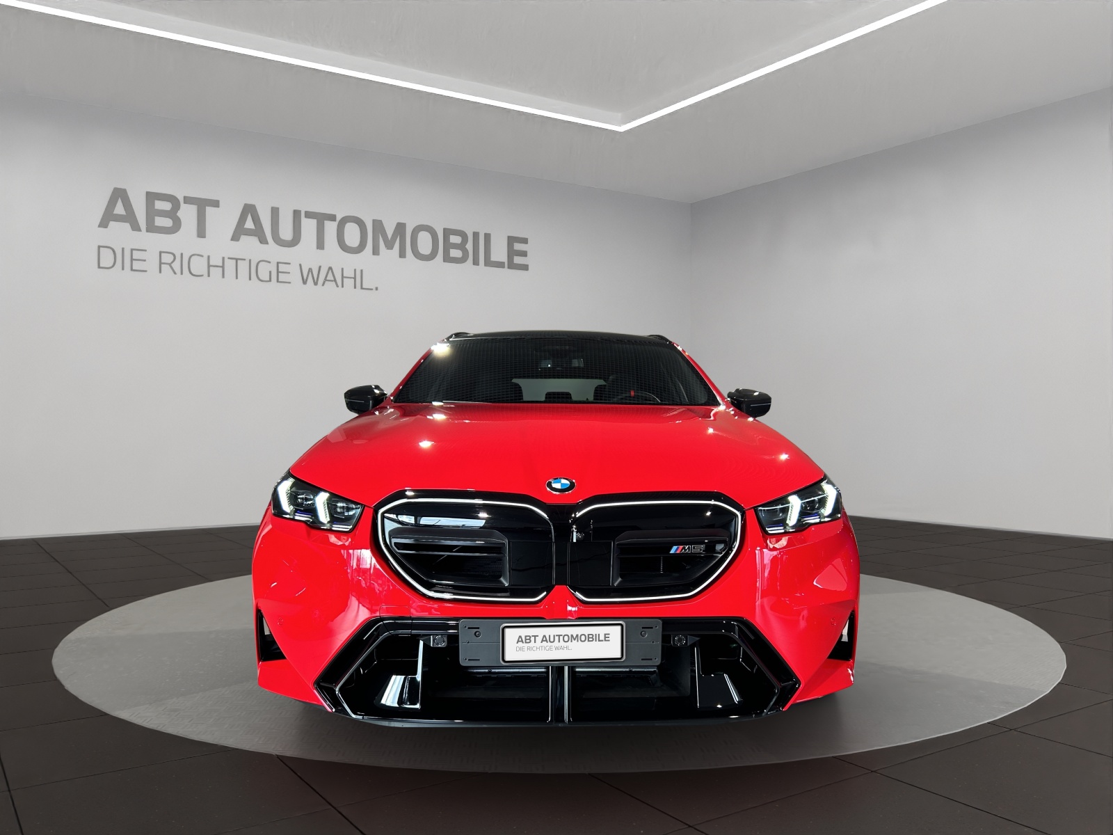 BMW M5 xDrive Touring-image-1