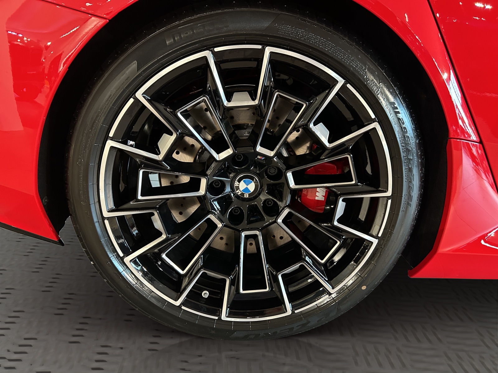 BMW M5 xDrive Touring-image-13