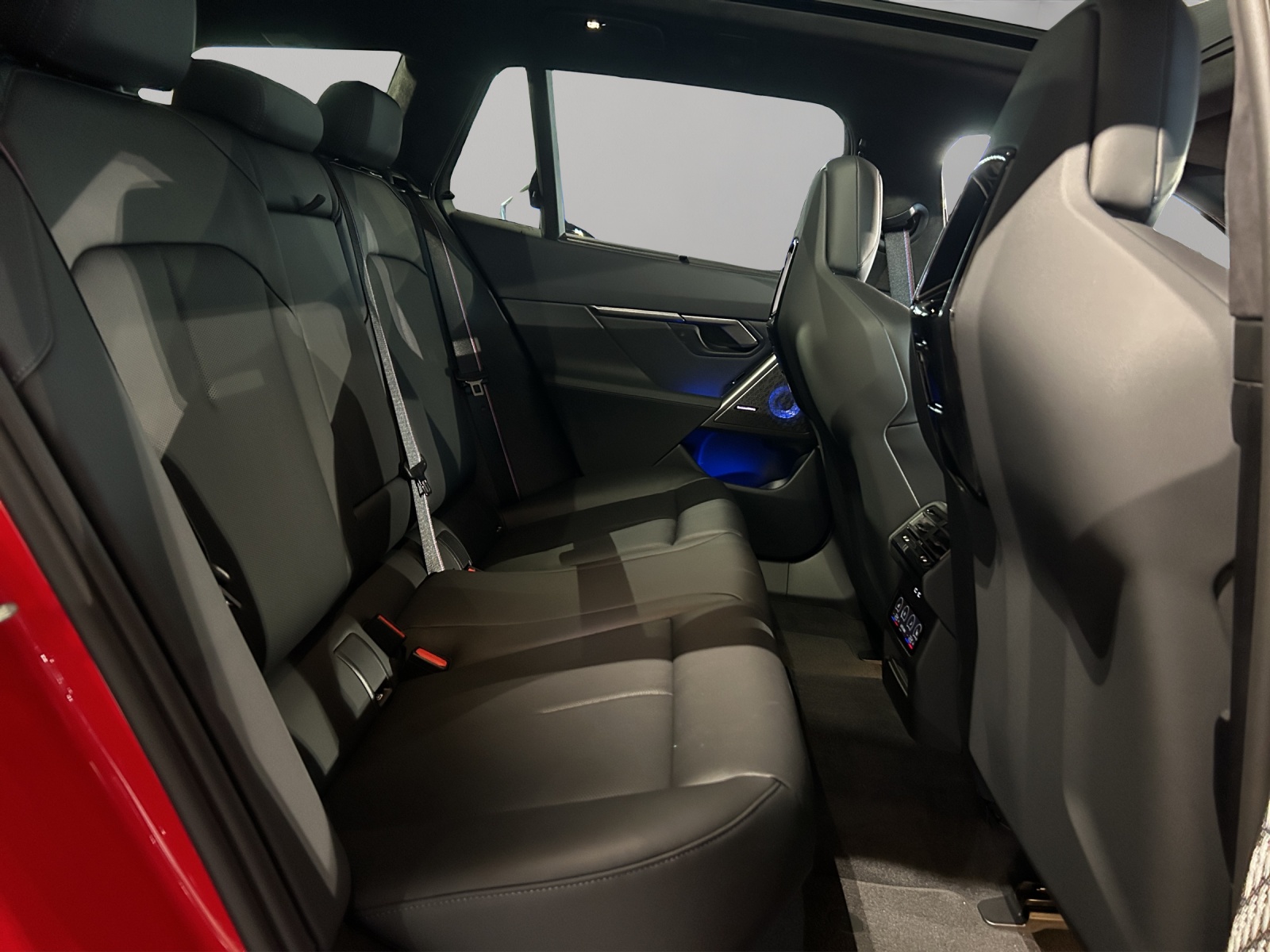 BMW M5 xDrive Touring-image-10