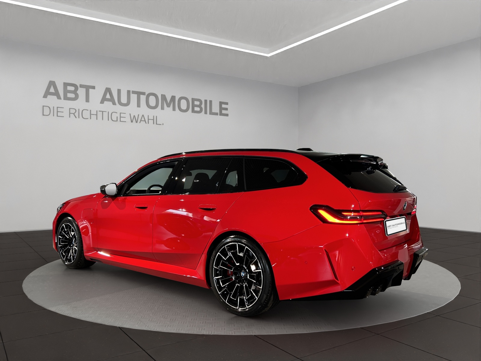 BMW M5 xDrive Touring-image-2