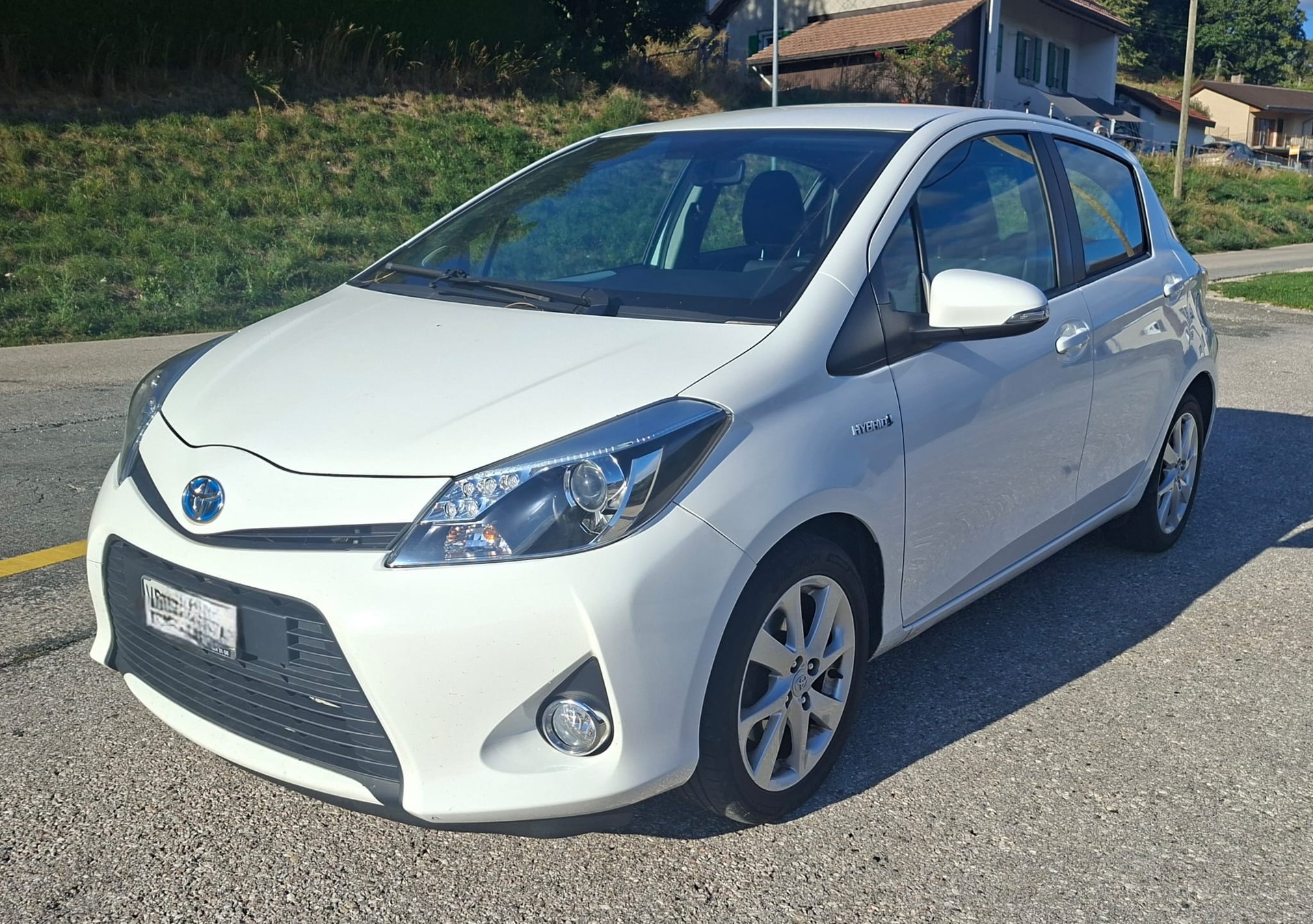 TOYOTA 1.5 VVT-i HSD Sol-image-0