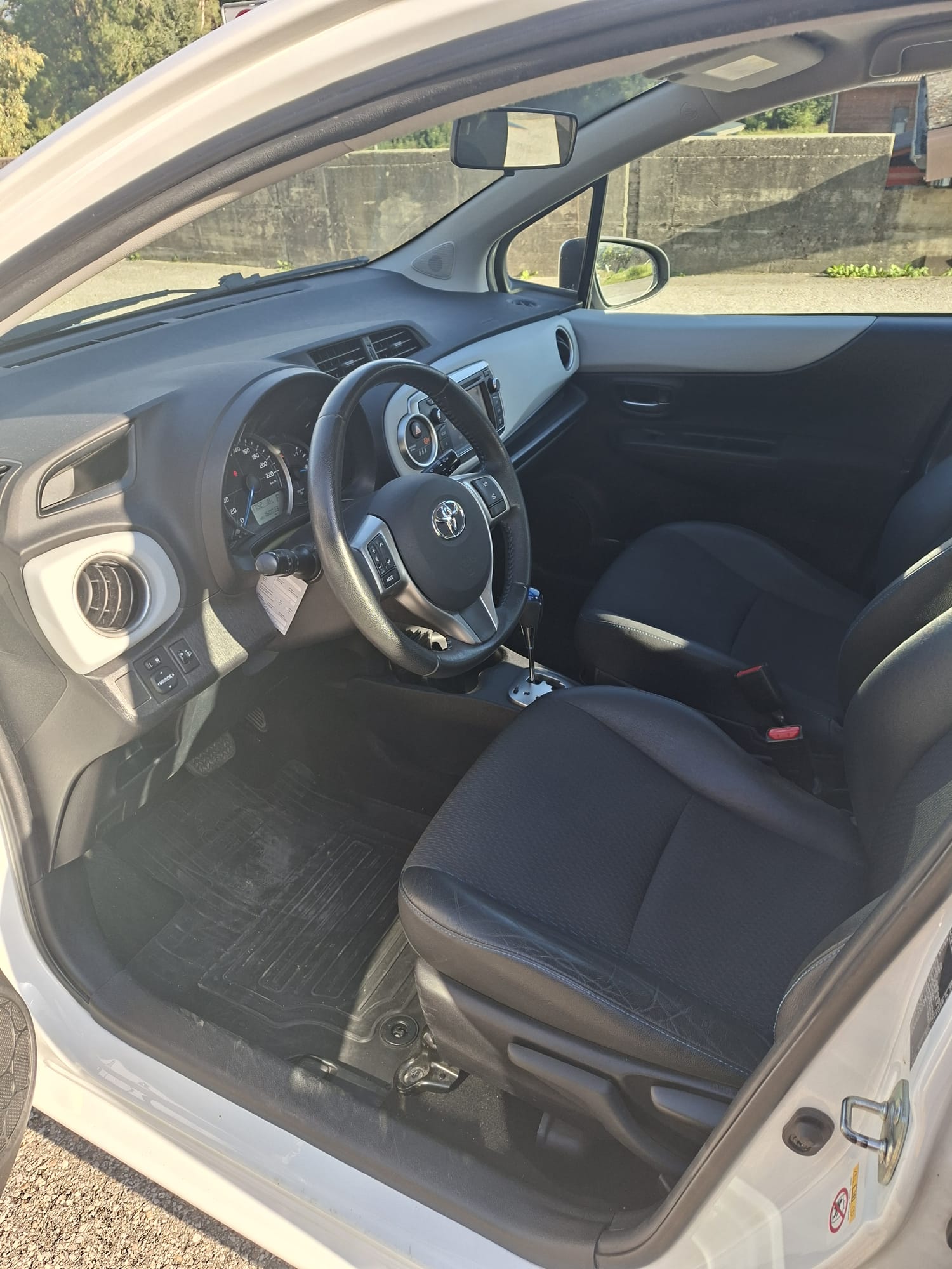 TOYOTA 1.5 VVT-i HSD Sol-image-4
