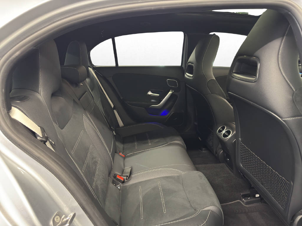 MERCEDES-BENZ A 250 AMG Line 4Matic-image-12
