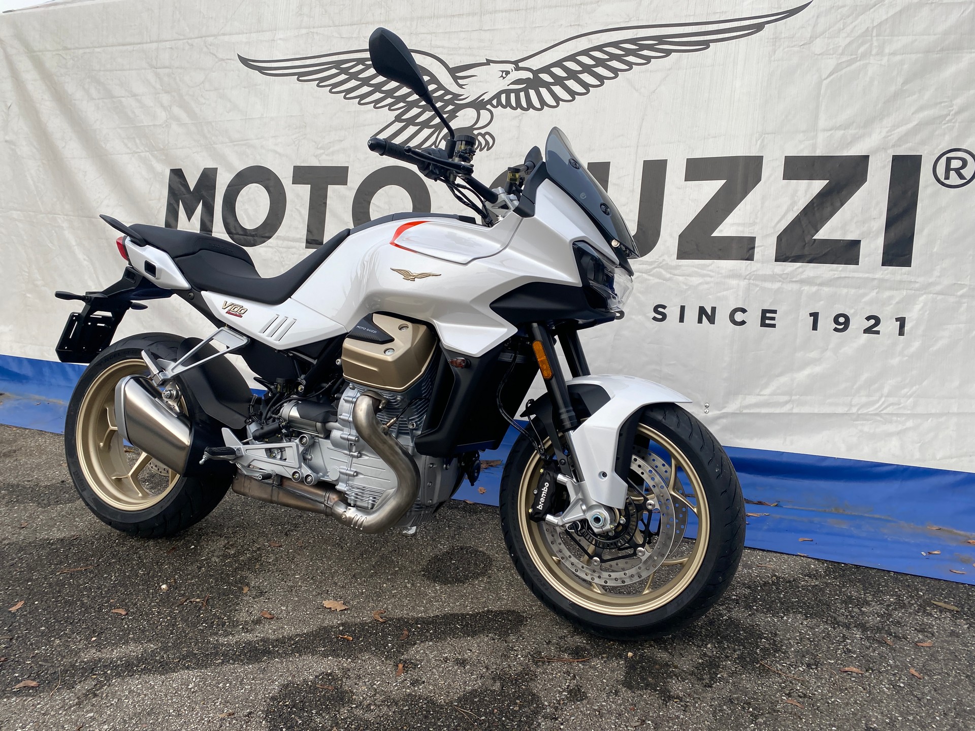 MOTO GUZZI V 100 Mandello