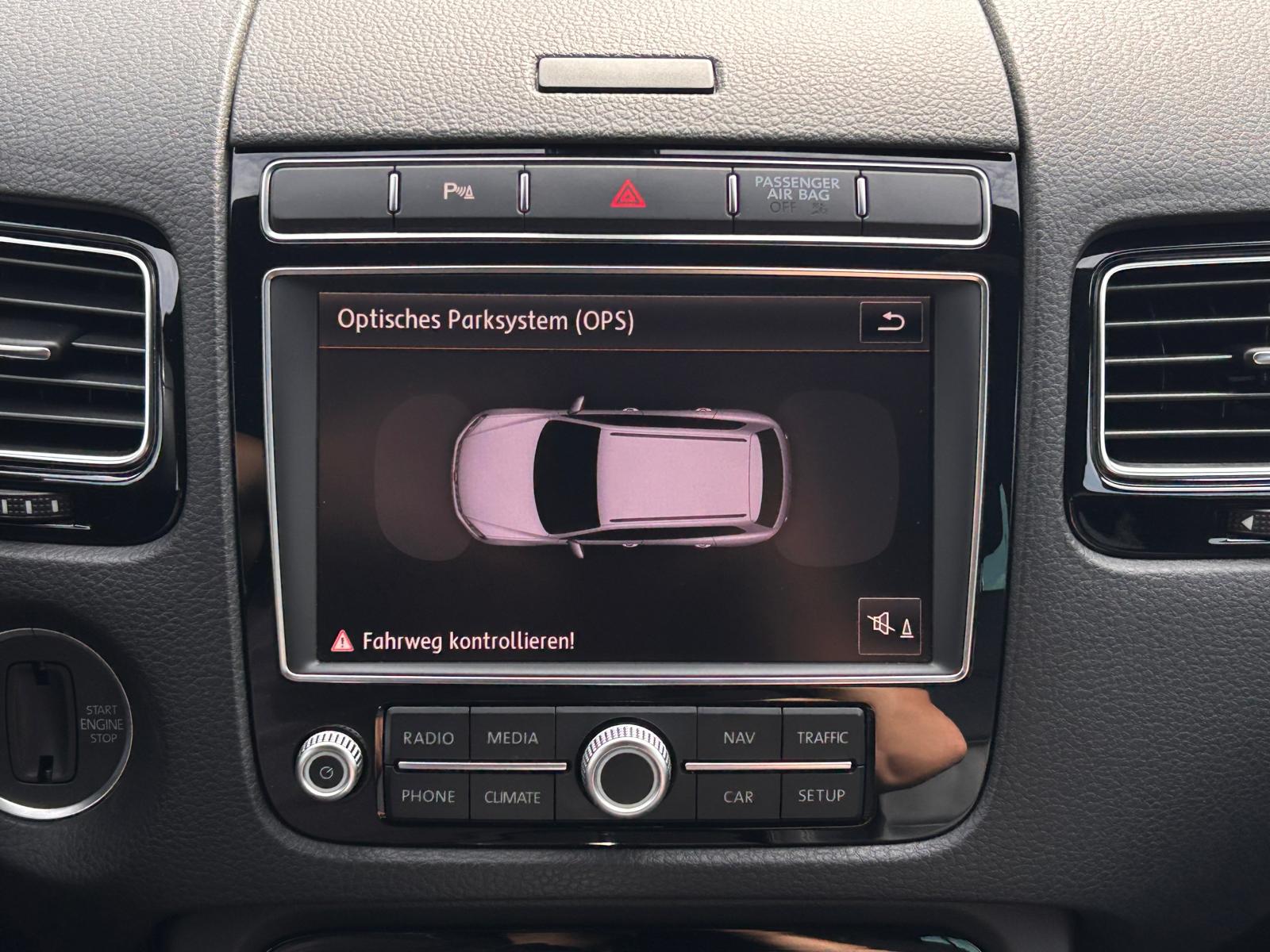 VW Touareg 3.0 TDI BlueMotion Technology Tiptronic-image-27
