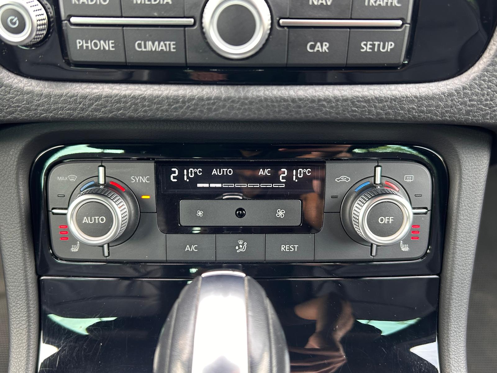 VW Touareg 3.0 TDI BlueMotion Technology Tiptronic-image-25