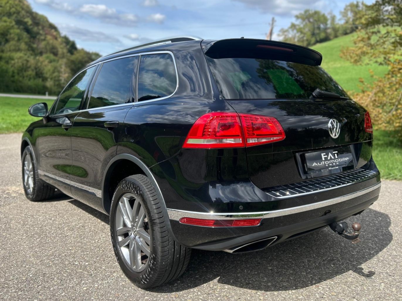 VW Touareg 3.0 TDI BlueMotion Technology Tiptronic-image-2