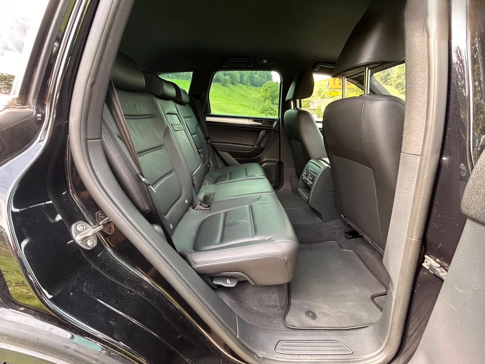 VW Touareg 3.0 TDI BlueMotion Technology Tiptronic-image-12